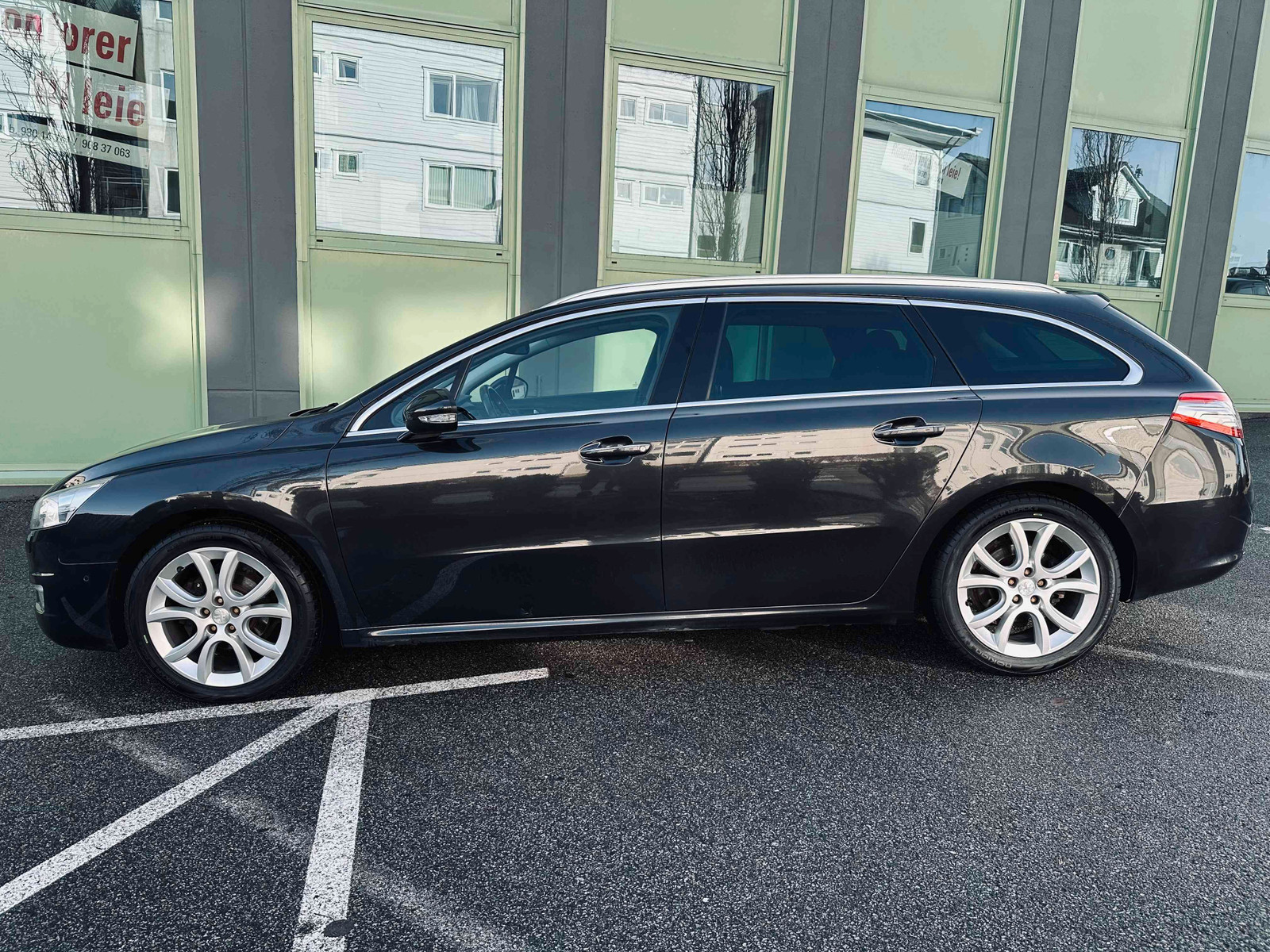 Peugeot 508 2.0HDI-140D//NAVI/BI XENON/KEY LESS/HEAD UP/DELSKINN++ 3