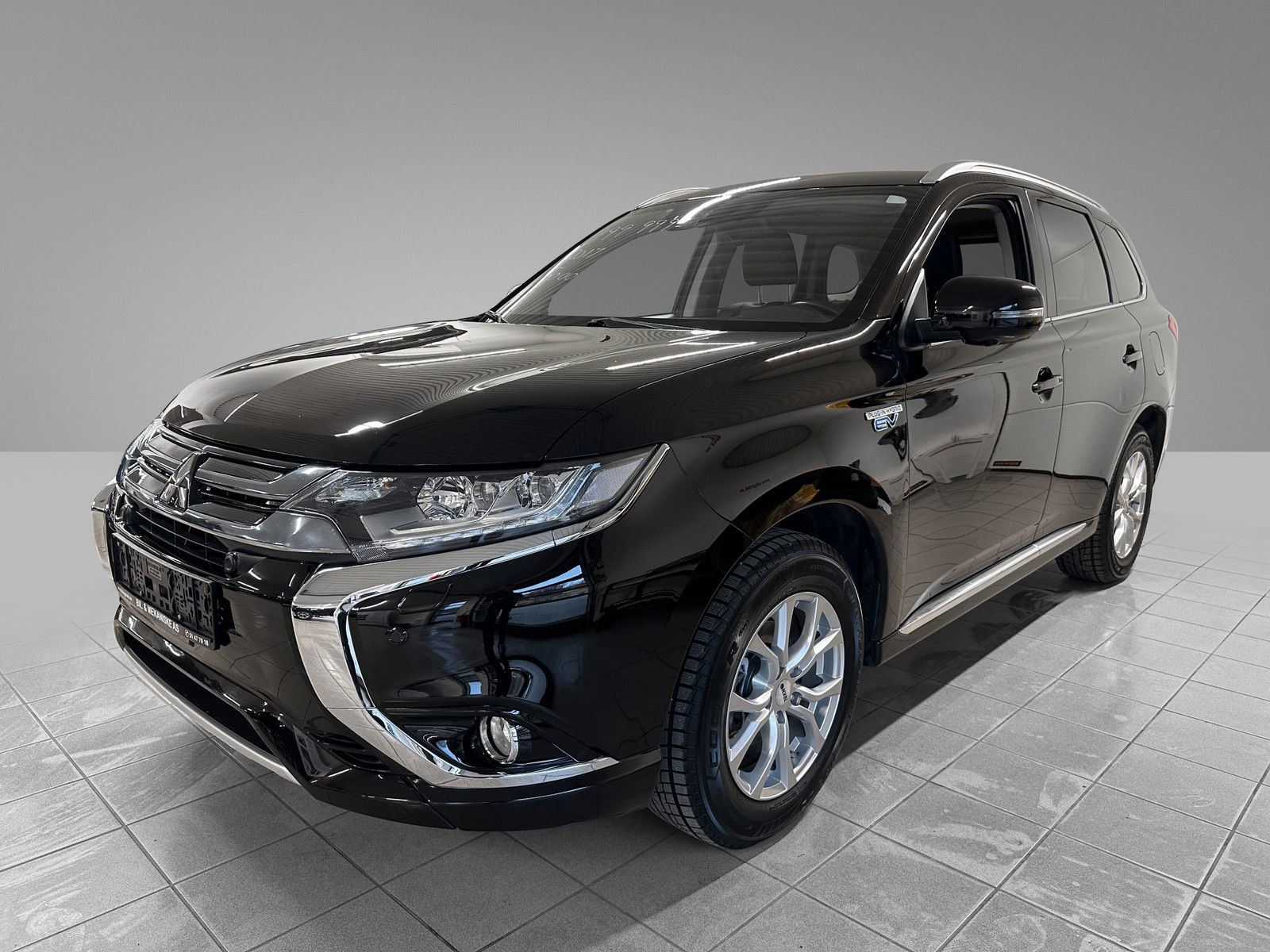 Mitsubishi Outlander Intense+ 2,0 202hk | krok | S+V hjul 2