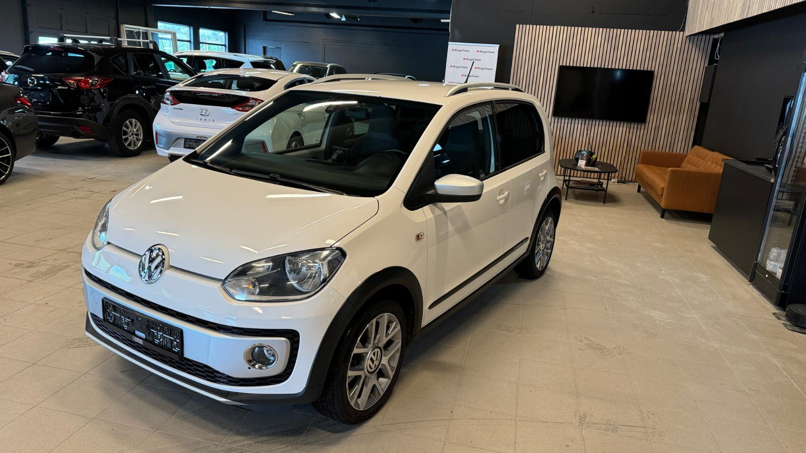 Volkswagen UP! CROSS /CC / DAB/ NY EU/ S+V dekk/ 0,4L PR MIL