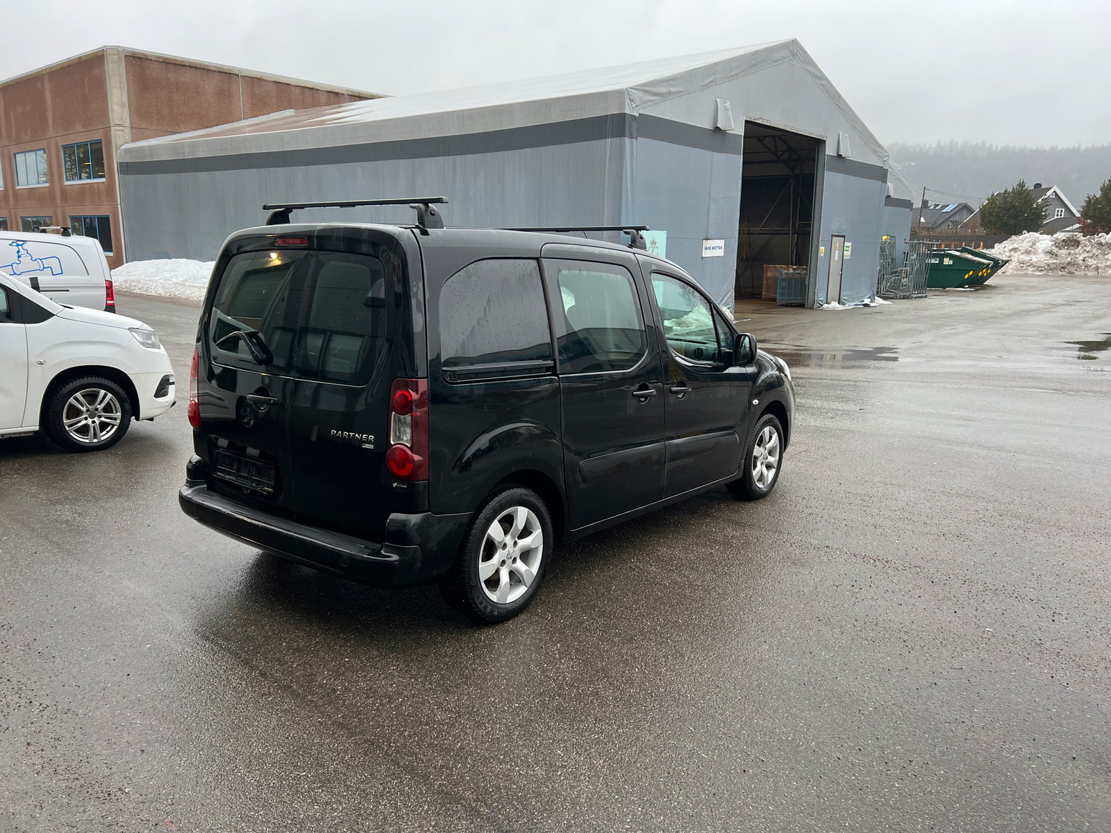 Peugeot Partner Eu til 3/27. Full service med regreim. Automat 3