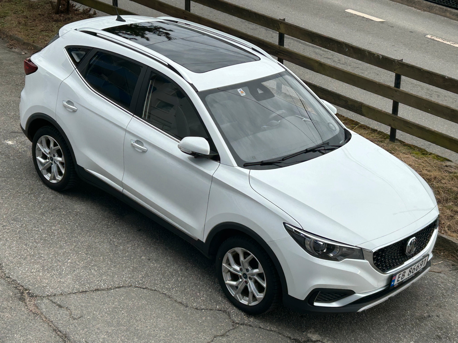MG ZS EV ZS1 2