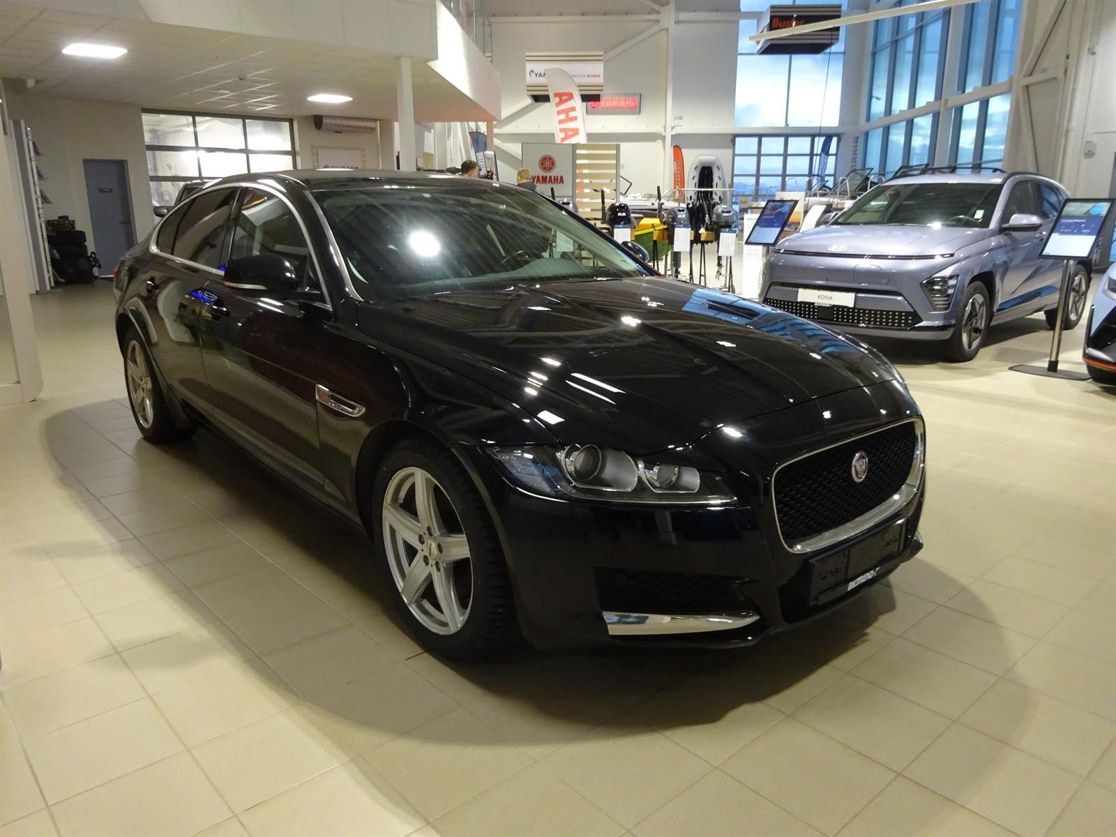 Jaguar XF 2.0 D 180 Hk AWD Prestige Skinn Navi Kamera Xenon 2