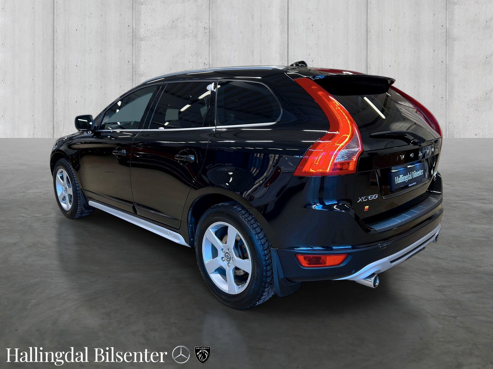 Volvo XC60 D3 2,4D Momentum R-Design AWD aut Særdeles pen velholdt 3