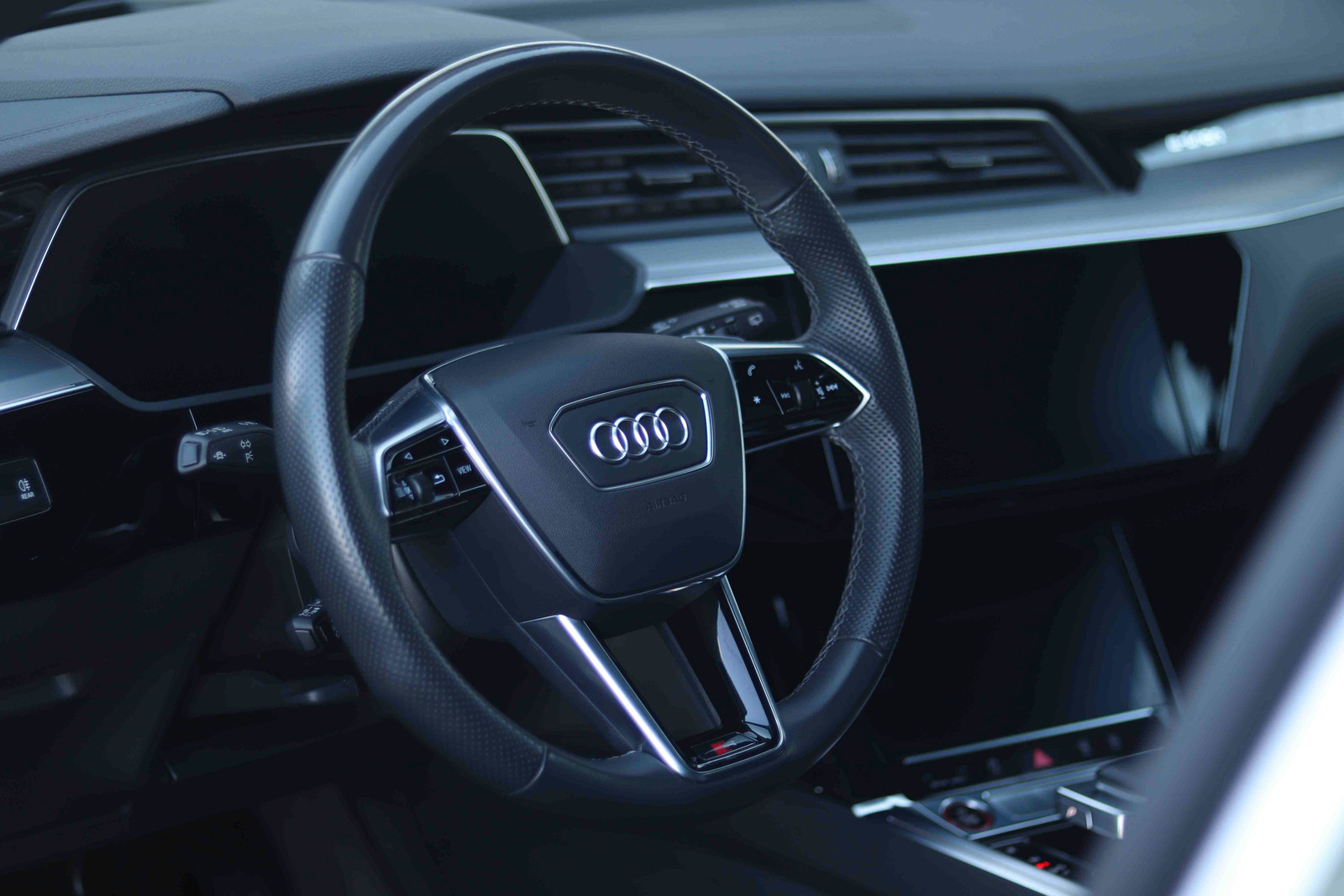 Hovedbilde av Audi e-tron