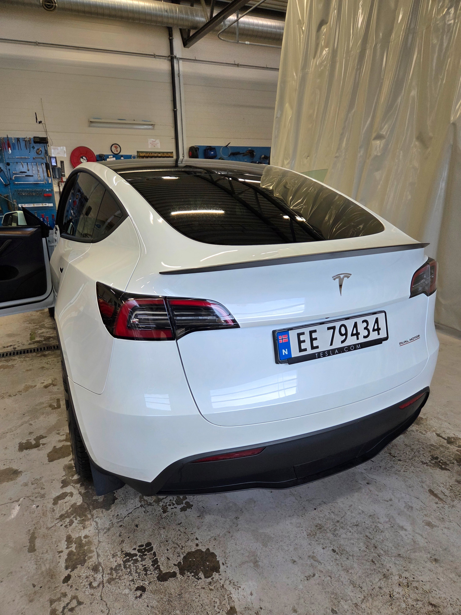 Tesla Model Y Performance AWD 3