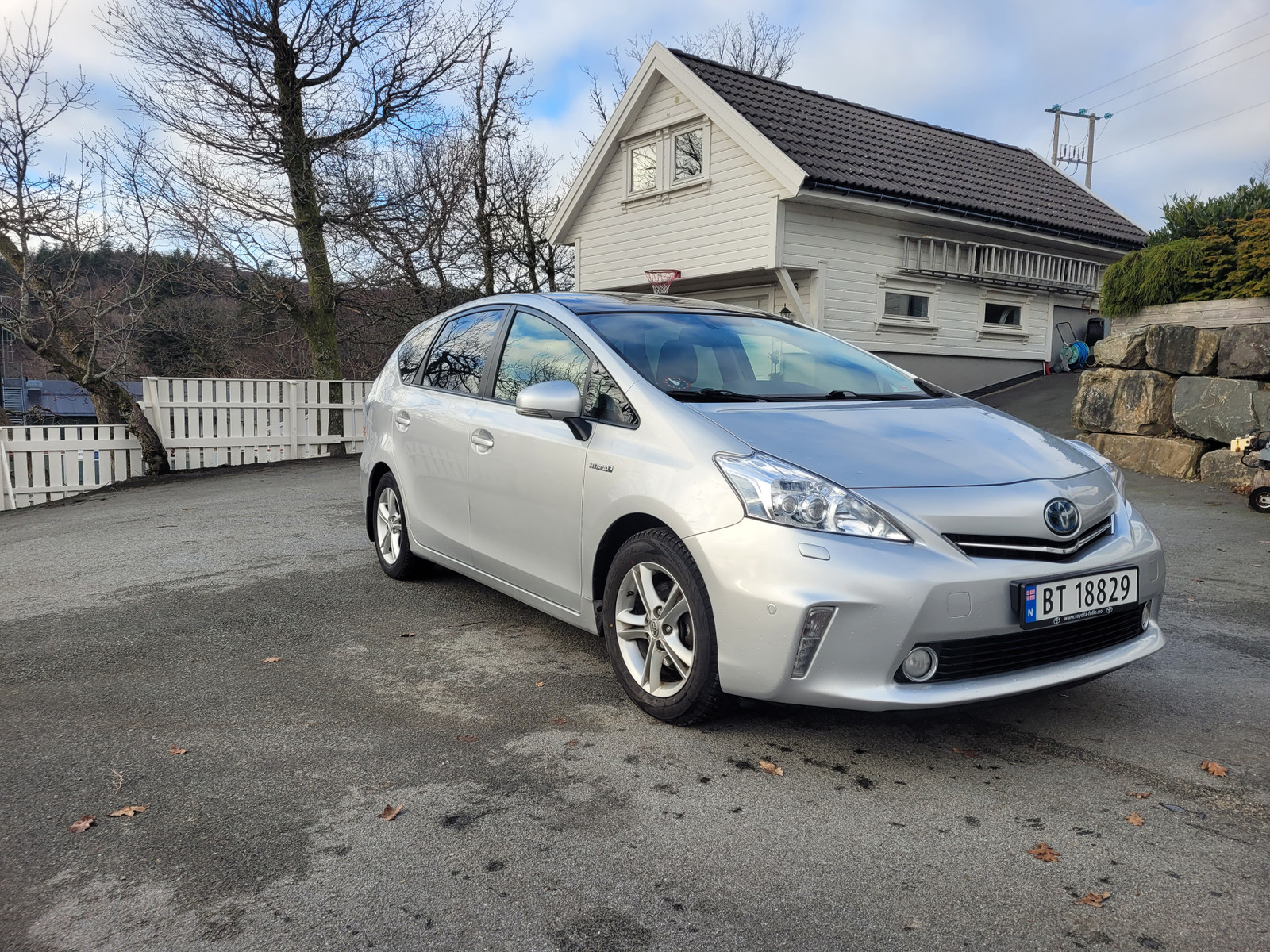Toyota Prius+ Seven 1,8 VVT-i Hybrid Executive Skyview 3