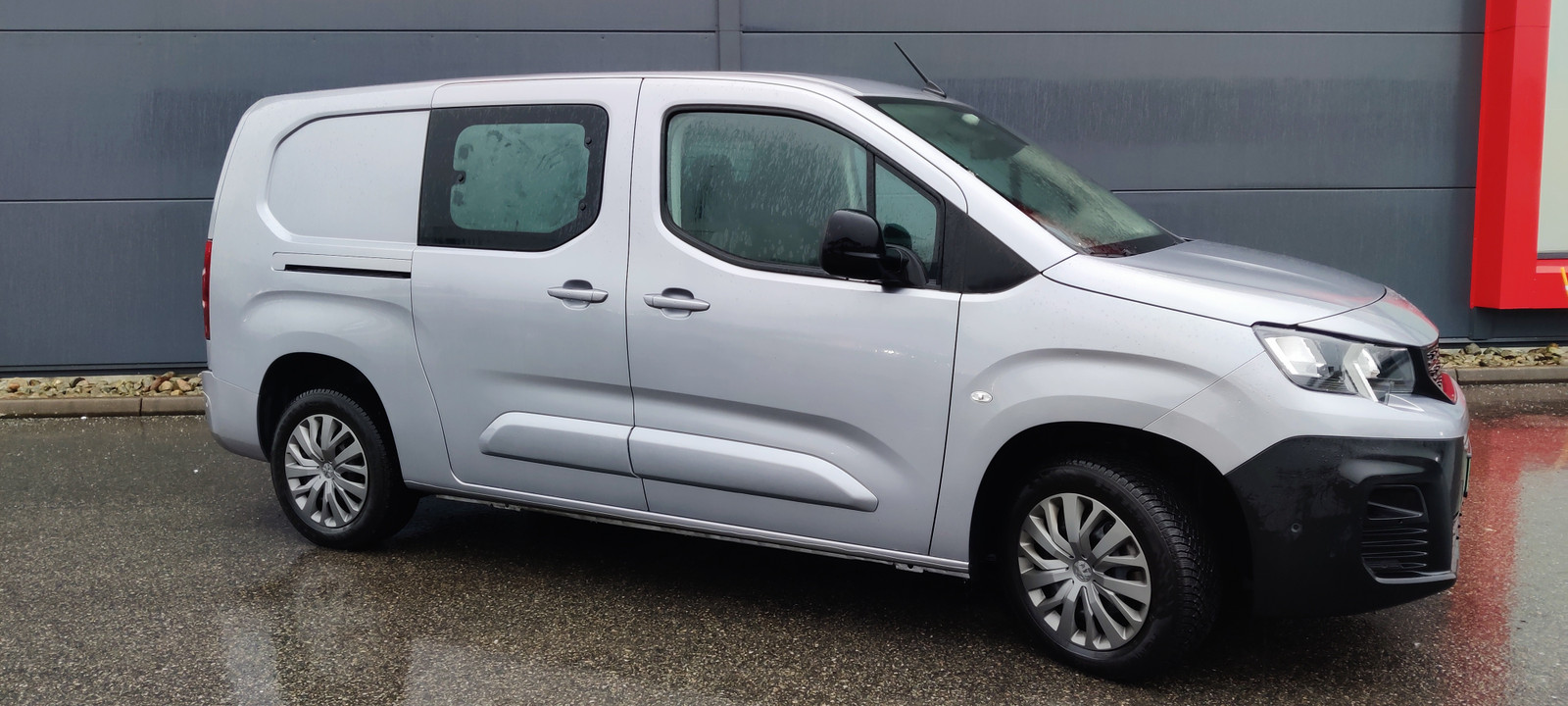 Peugeot Partner Mester Pluss 1,5 HDi 130hk L2 April2024 Webasto H-feste 3