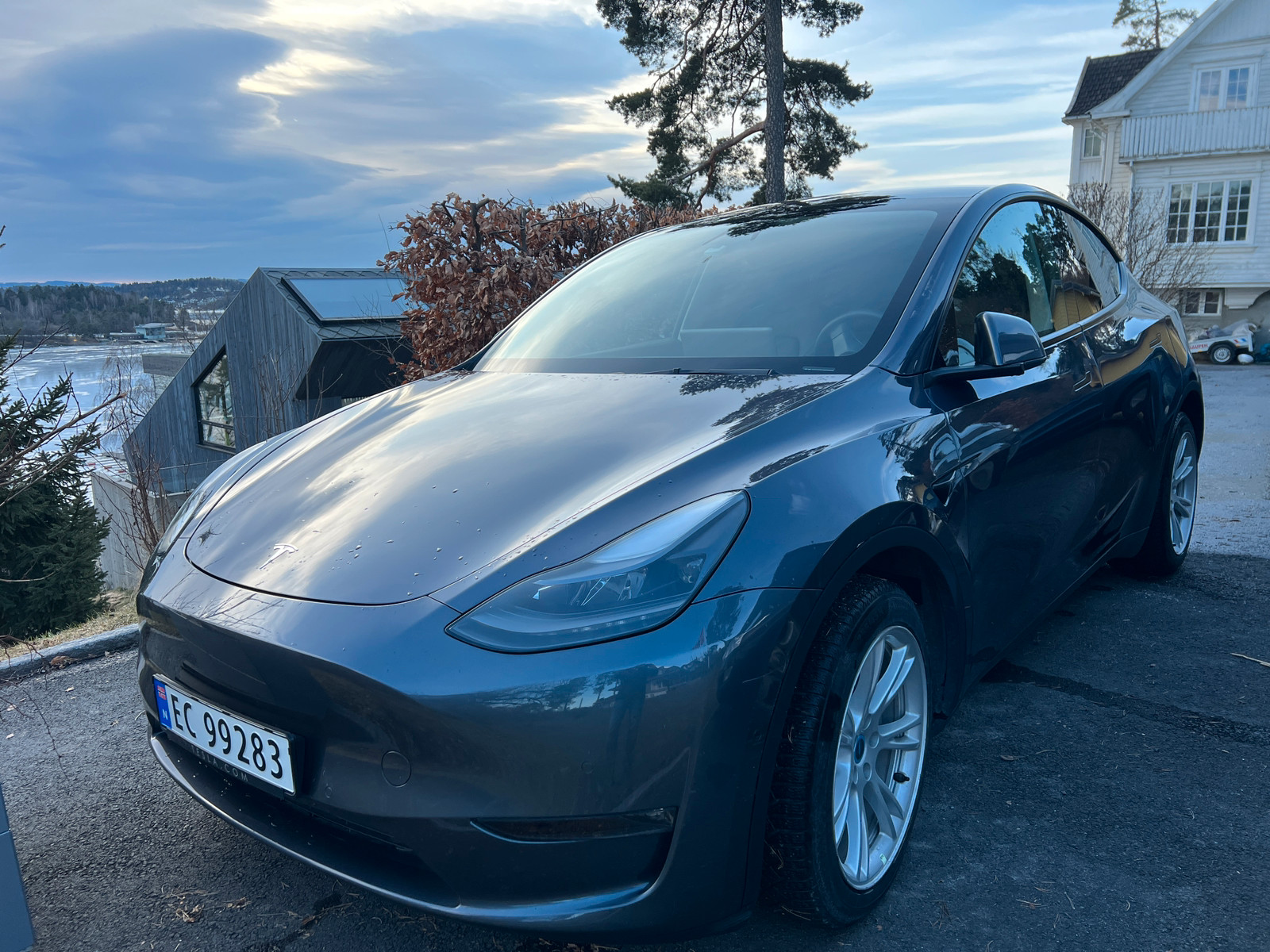 Tesla Model Y Long Range AWD 2