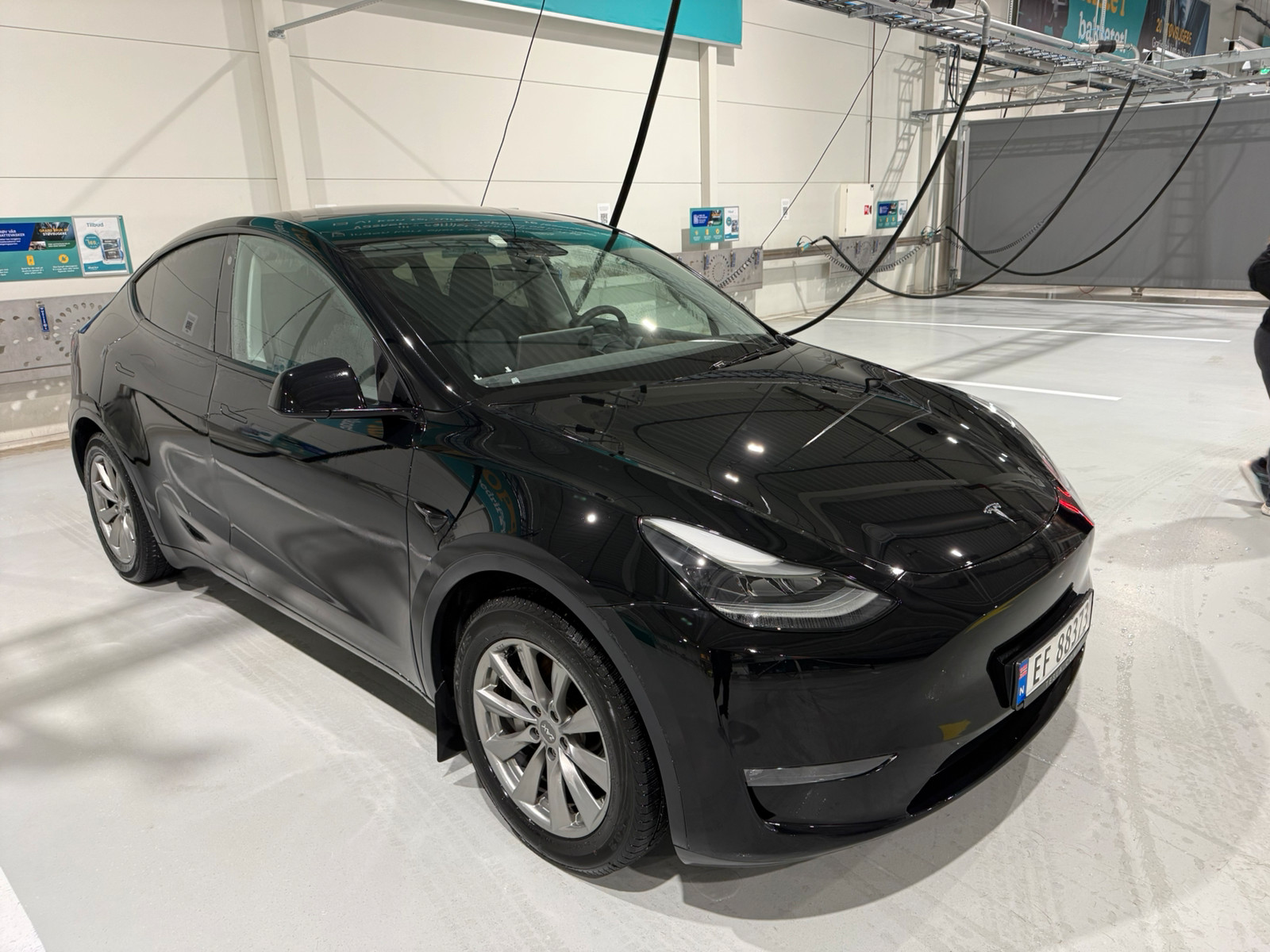 Tesla Model Y Long Range AWD 3
