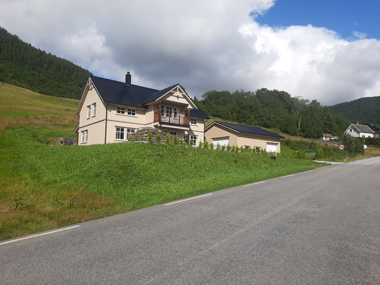 Privat Mjeldalen, like ved Haus sentrum