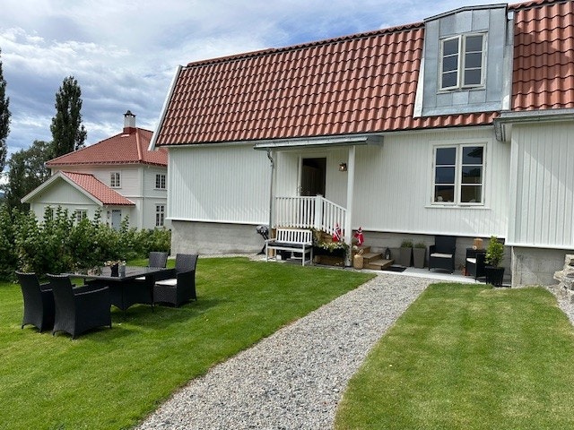 Privat Nybygd, stor og flott leilighet - med lave driftskostnader Osloveien 128, Hønefoss 160 m² 22 000 kr Tomannsbolig ∙ 5 soverom Legg til som favori