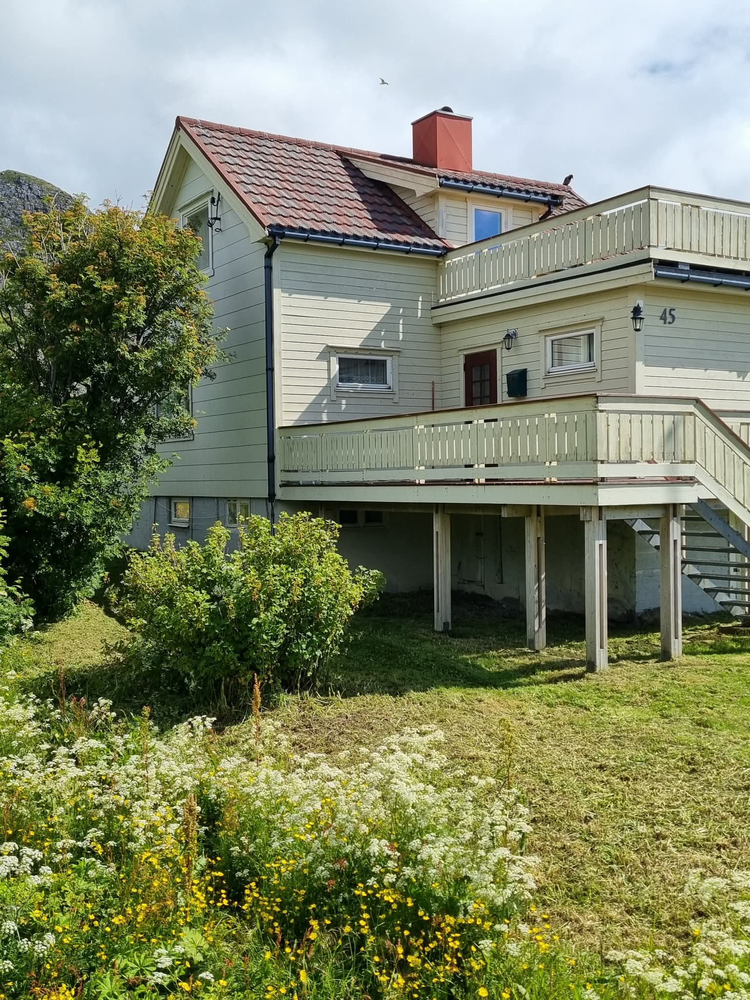 Privat Marka, Sørland - Drømmer du om hus i Lofoten? Stor enebolig på Værøy til salgs - NY PRIS Marka 45, Værøy 164 m² 1 100 000 kr Totalpris: 1 100 00