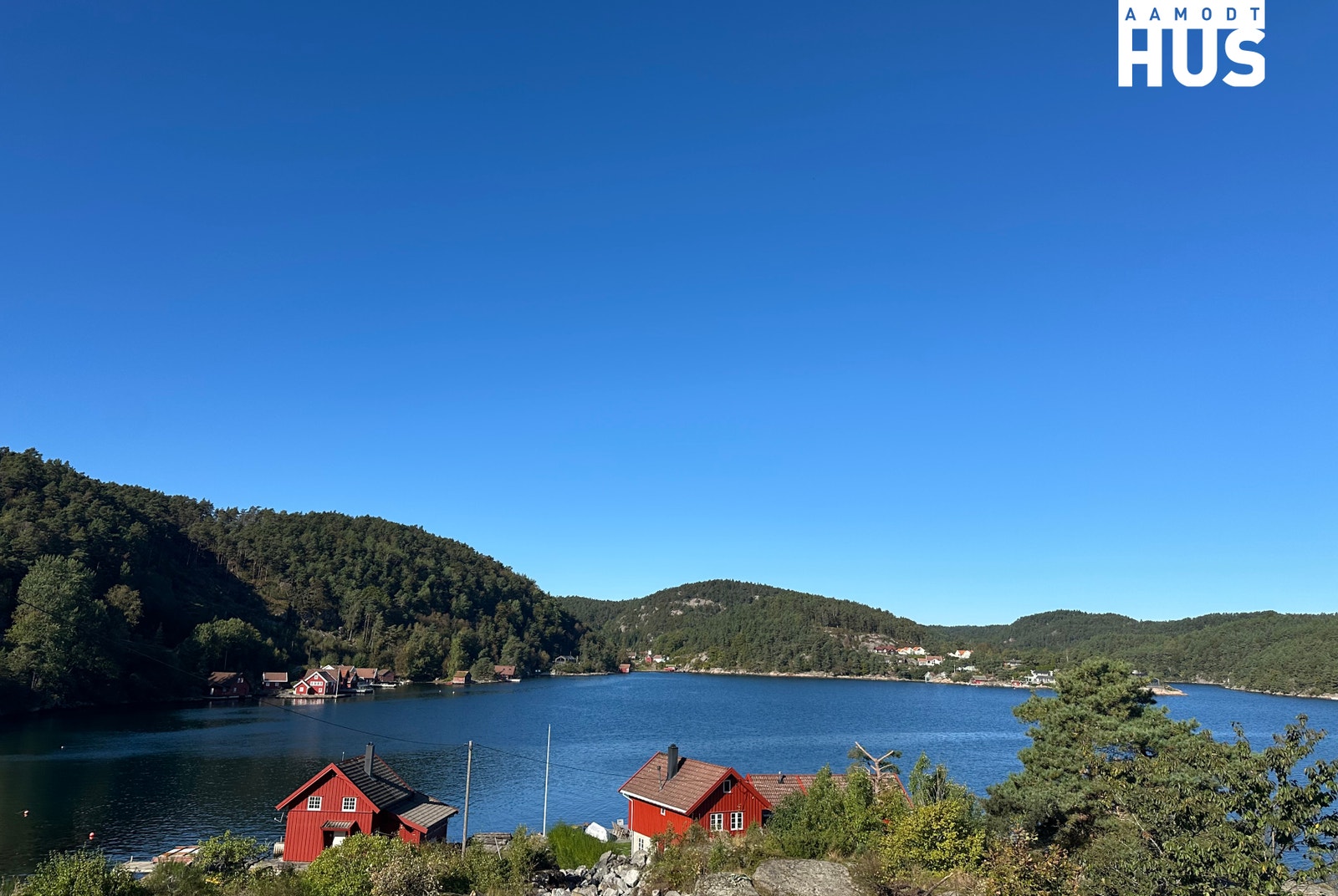 Image #2 VIGEBO mellom Søgne og Mandal - Ny idyllisk hytte/hus med strandlinje, ny brygge på 30 kvm og ny sjøbu.  Ferdig april 26