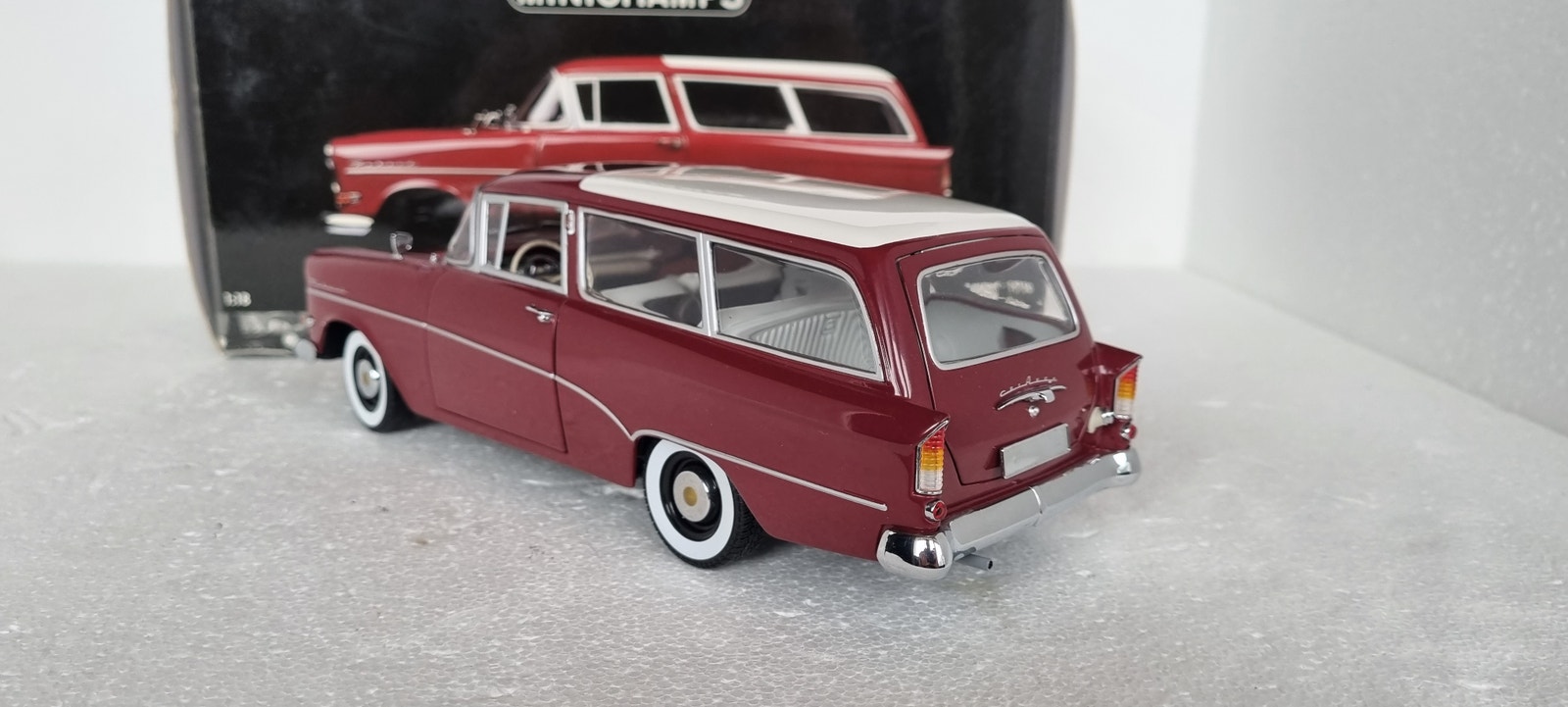 ミニチャンプス　1/18オペル　レコルト　P1 1958 MINICHAMPS 180043204 Scale 1/18 | OPEL REKORD P1 1958 YELLOW