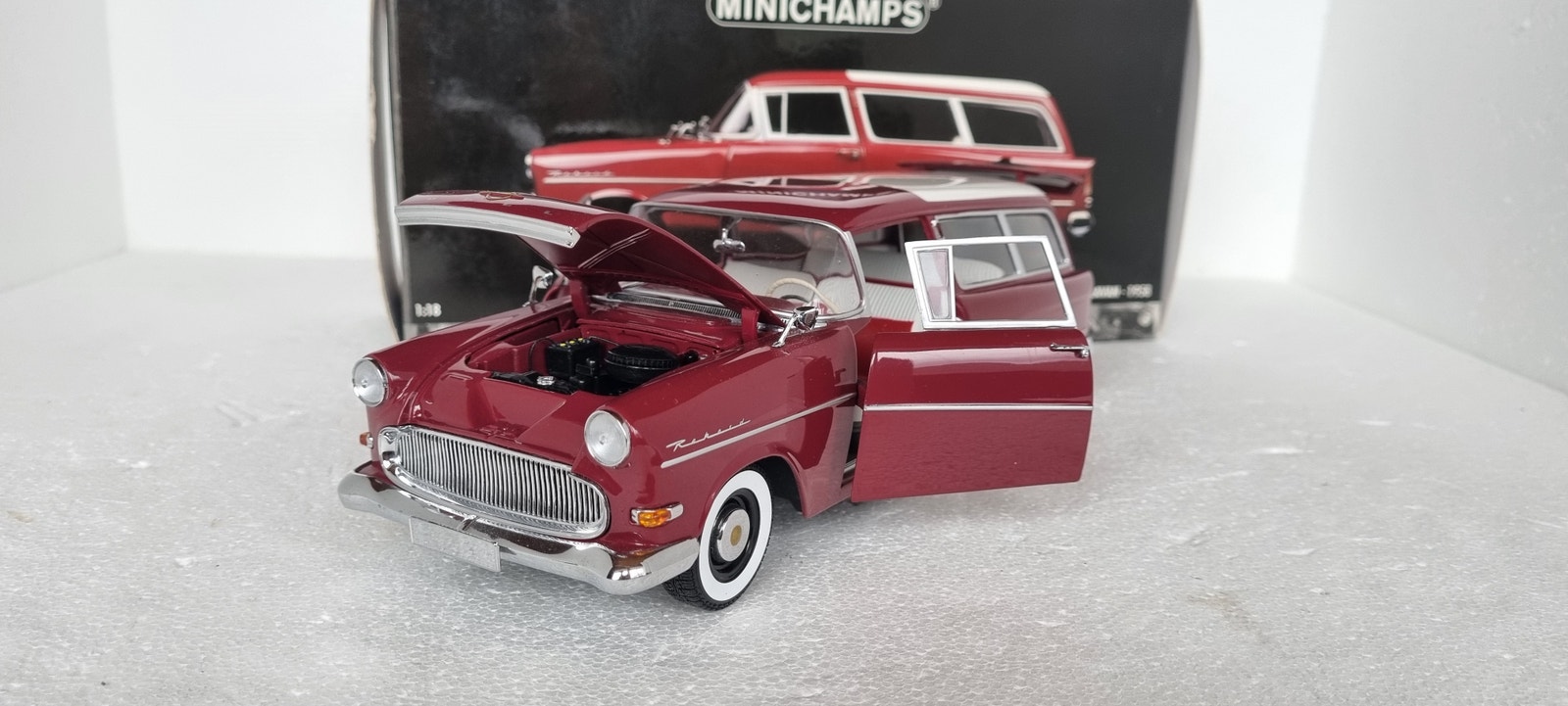 ミニチャンプス　1/18オペル　レコルト　P1 1958 MINICHAMPS 180043204 Scale 1/18 | OPEL REKORD P1 1958 YELLOW