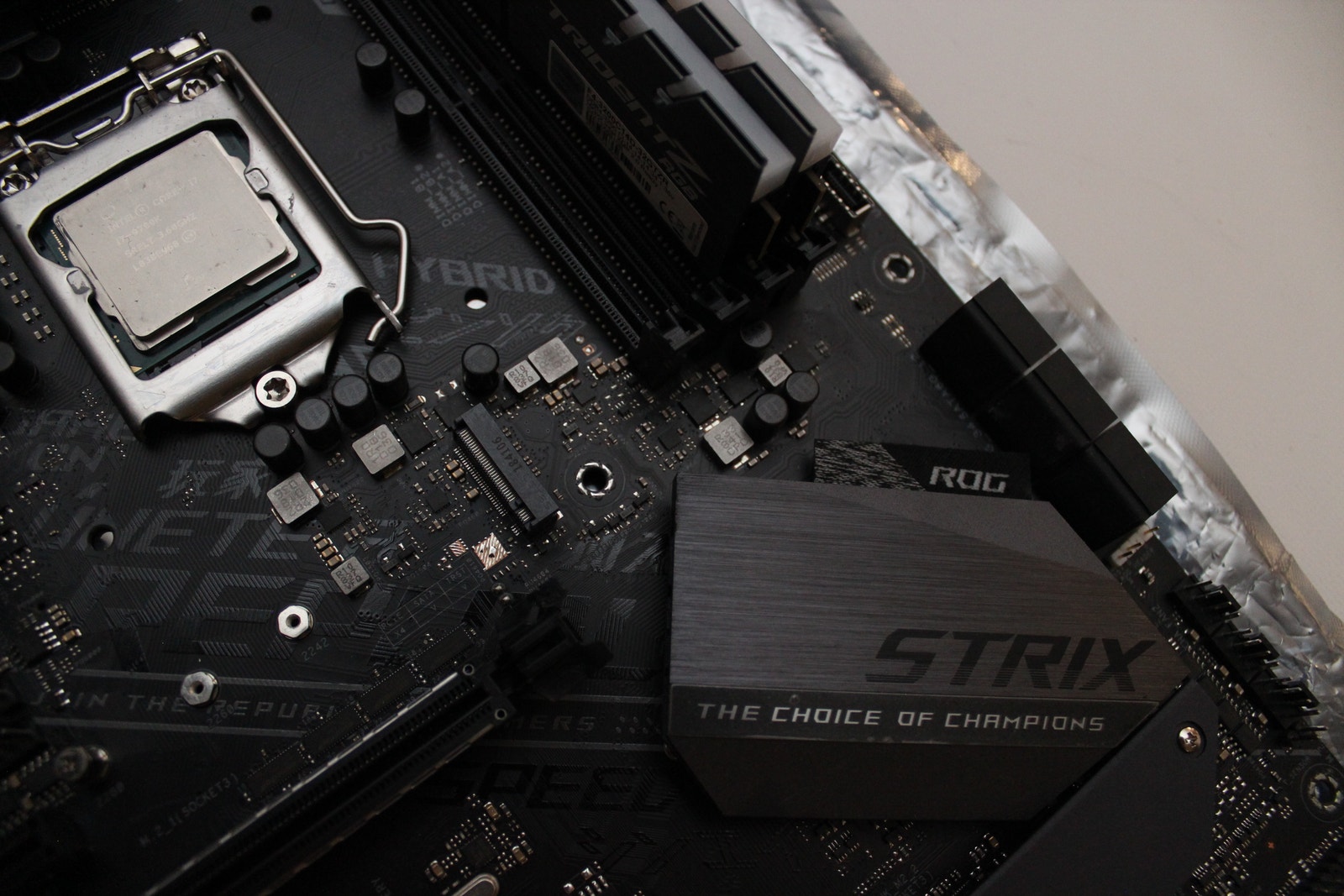CPU i7 9700K ROG STRIX Z390-F GAMING ASUS ROG Strix Z390-F Gaming Mainboard + Intel i7-9700K