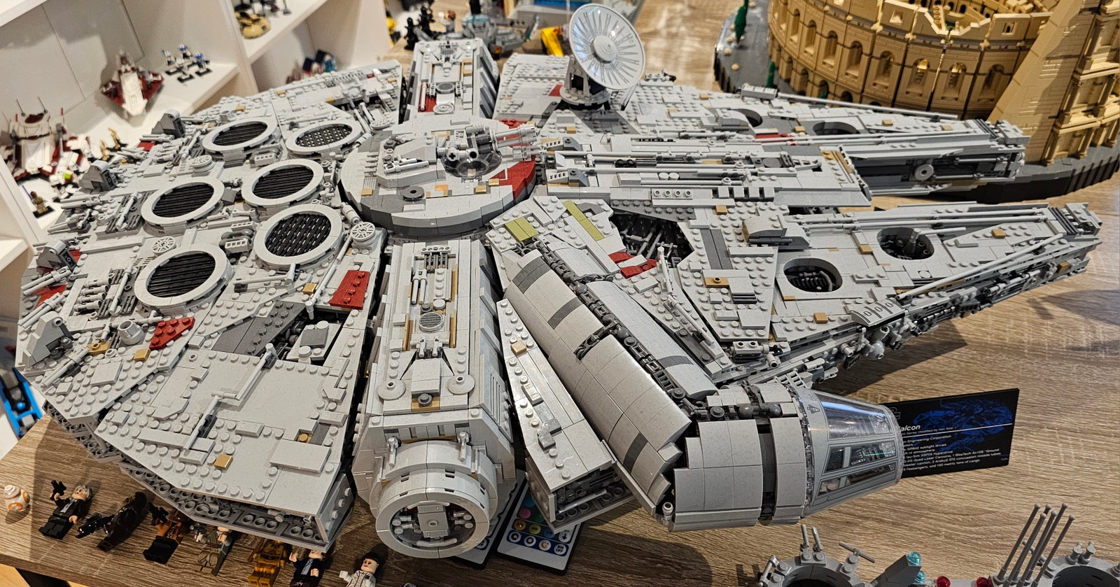 LEGO Star Wars 75192 Millennium Falcon selges ferdigbygd, må