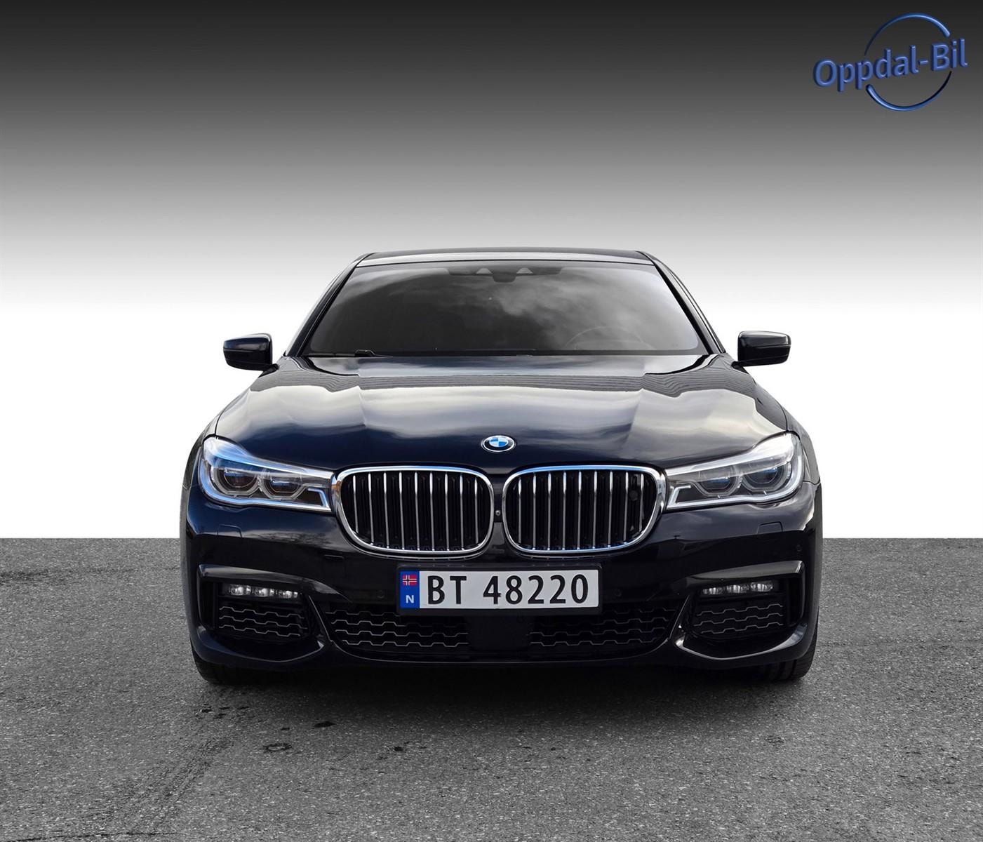 BMW 750i - Photo 3