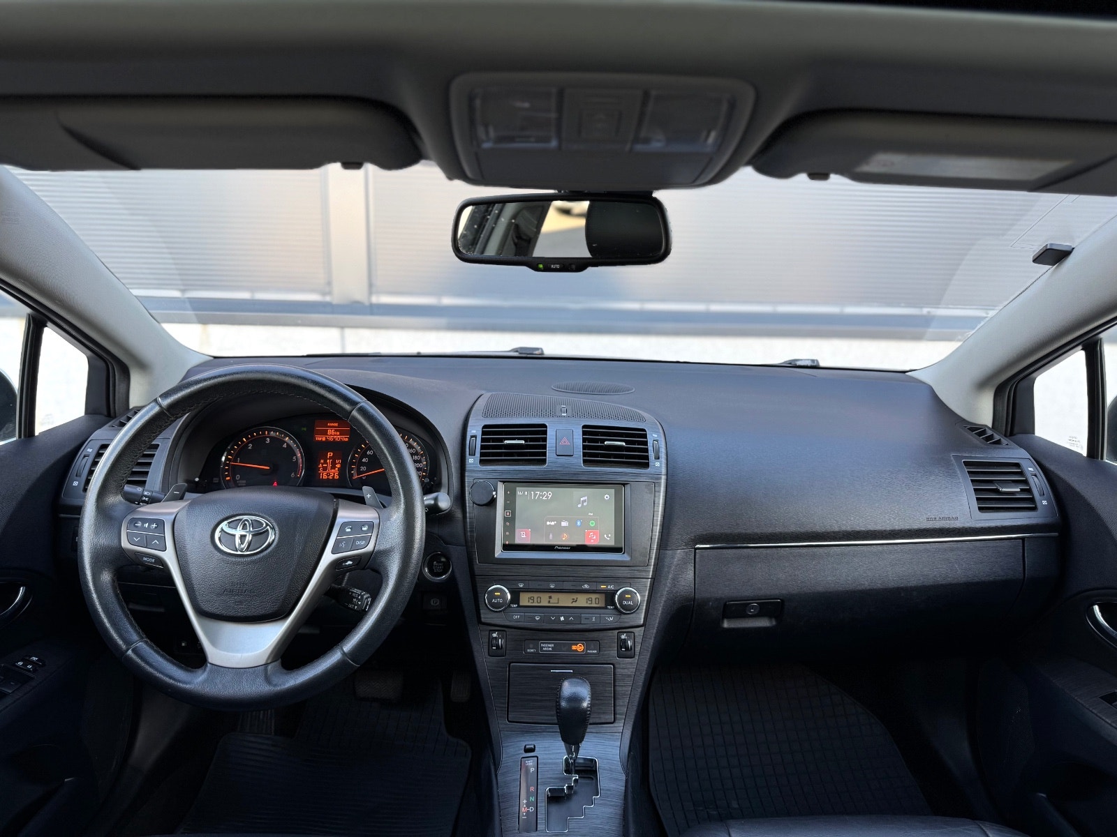 Hovedbilde av Toyota Avensis