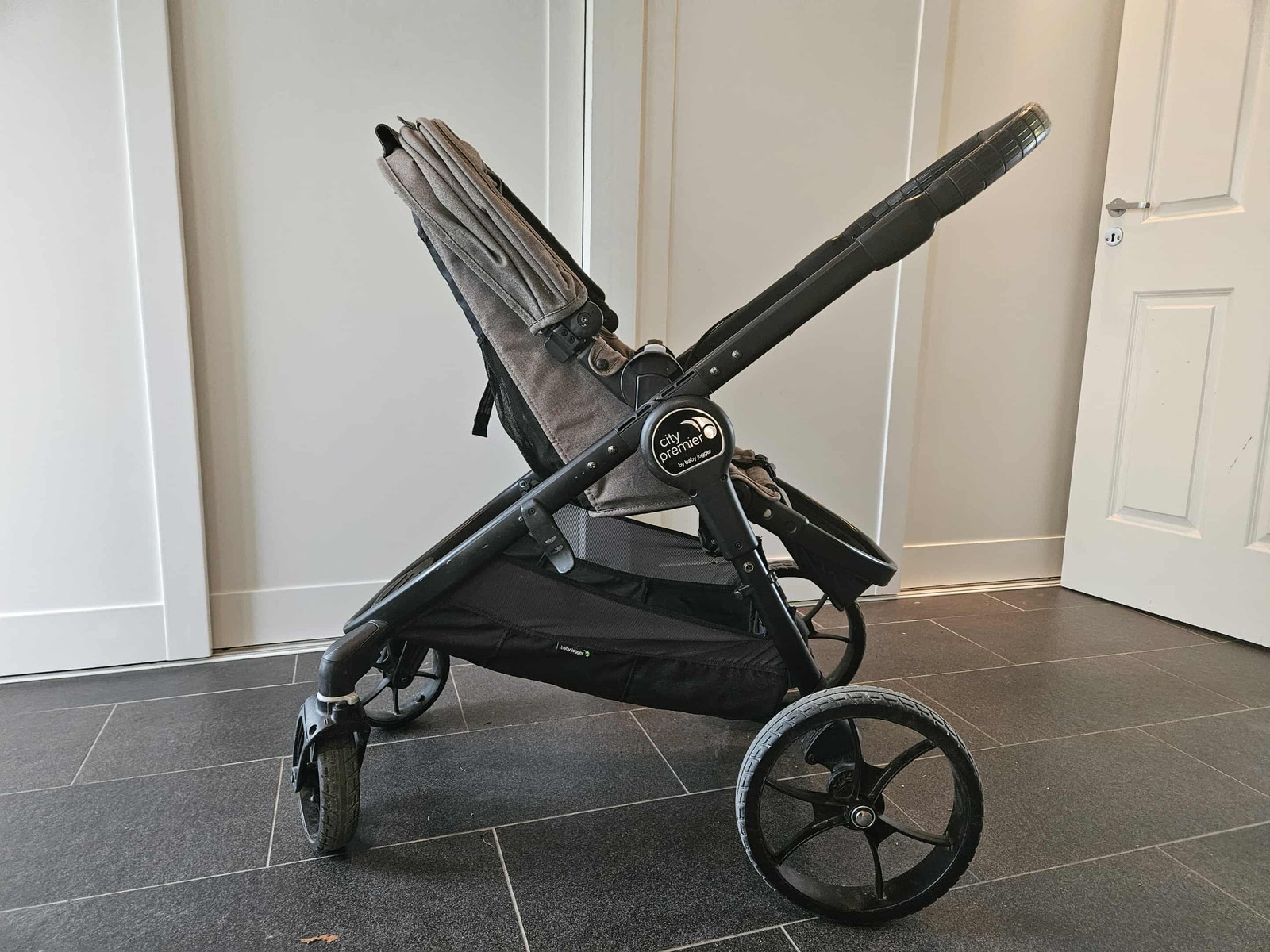 Baby Jogger City Premier Barnevogn Grå Stoff Svart Ramme FINN-torget