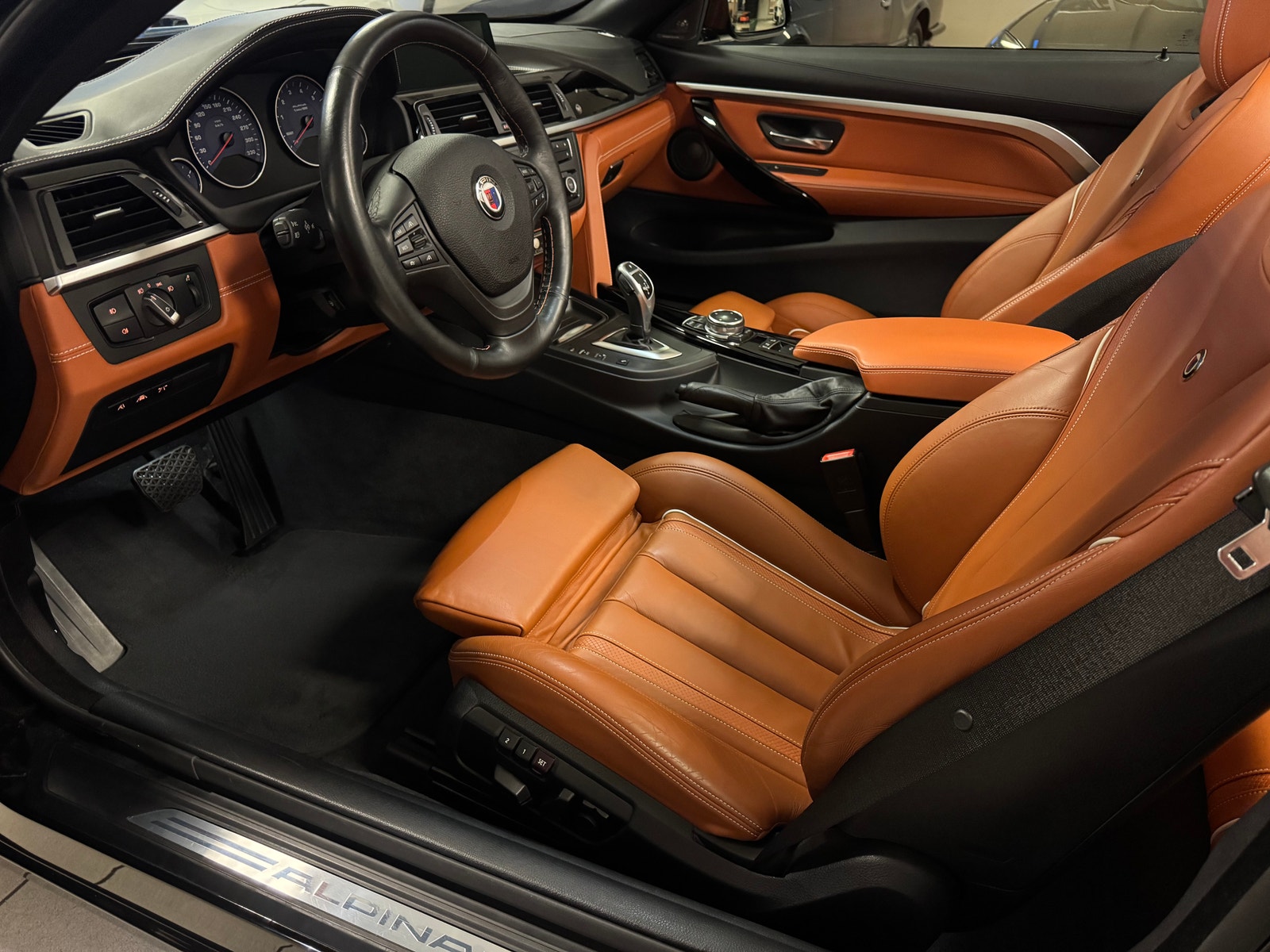 0a0e1734-50a2-45da-9125-3687e4915e35