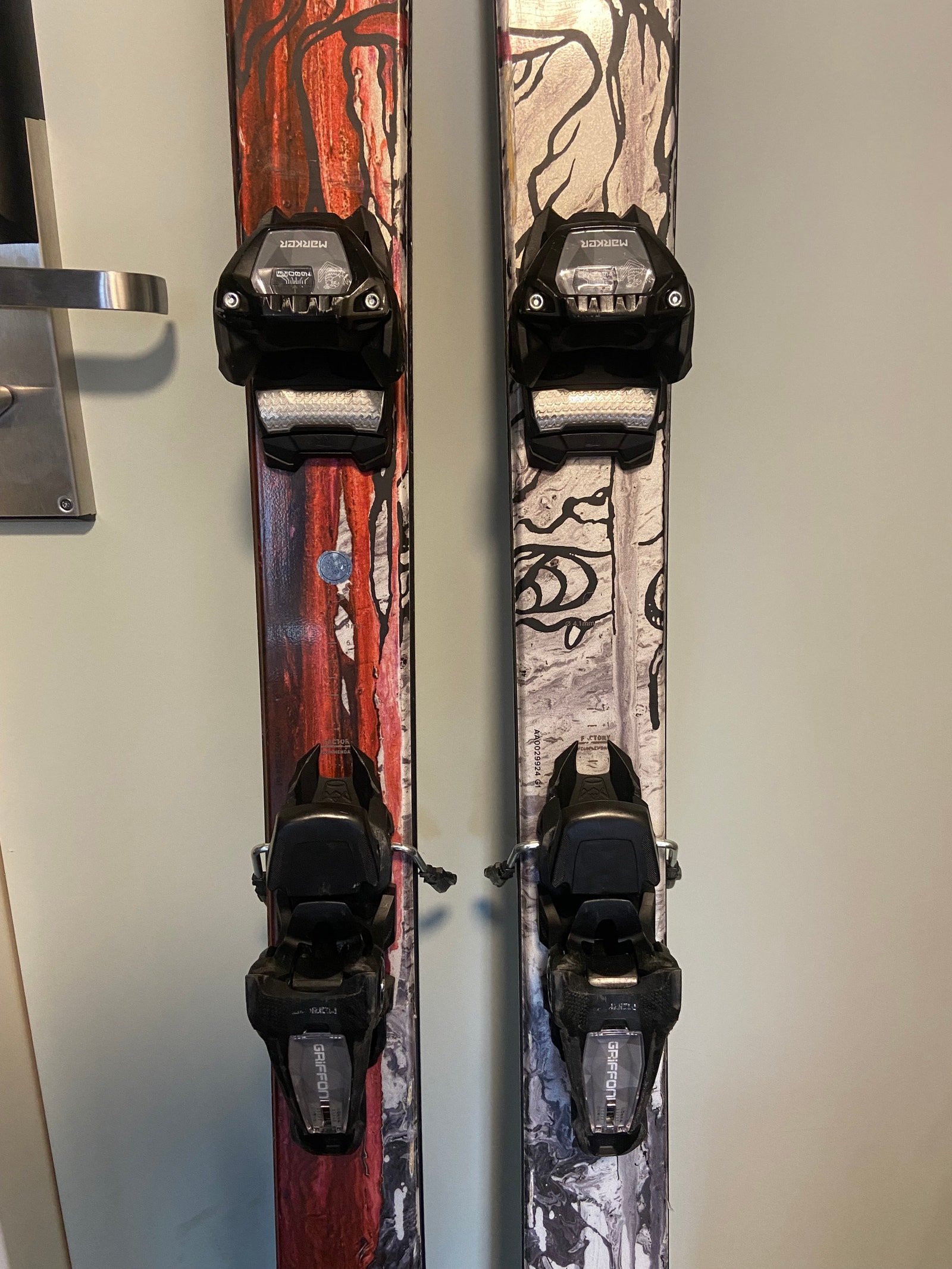 Atomic Bent 90 med Marker Griffon | FINN-torget