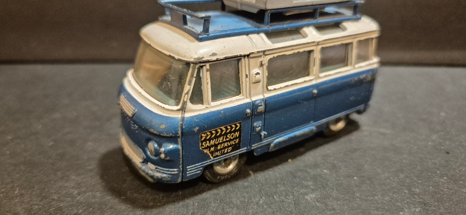 Corgi Toys Commer Bus 2500 series, filmbuss | FINN-torget