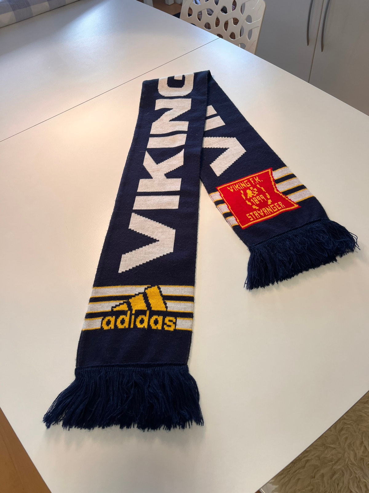 Adidas Viking F.K. Stavanger supporterskjerf | FINN-torget