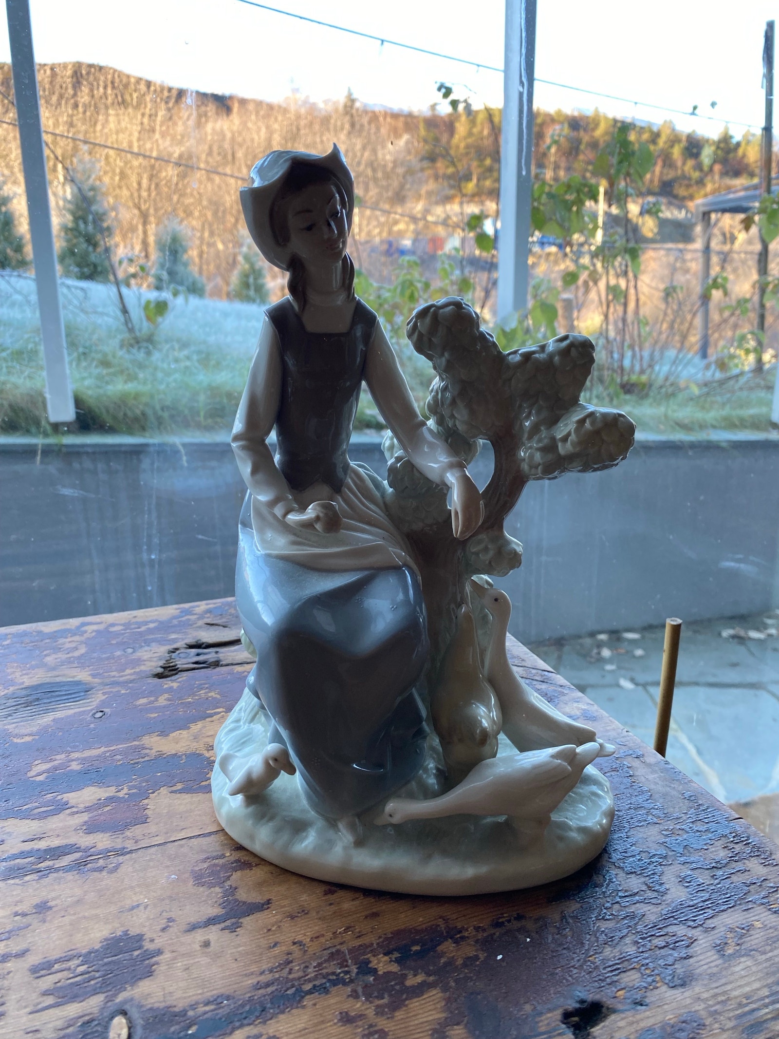 Nao by Lladro 'Girl Yawning' | FINN-torget