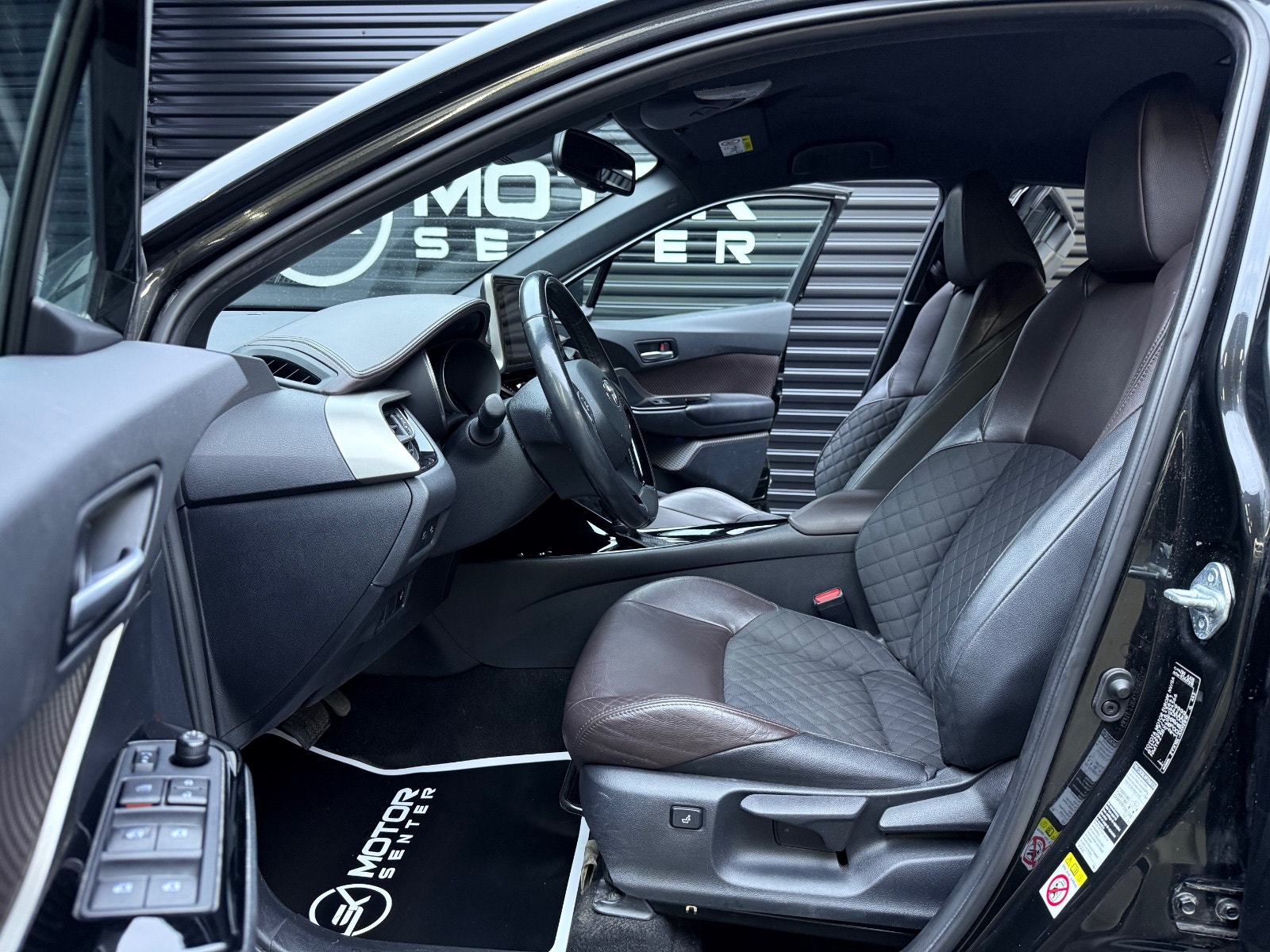 Hovedbilde av Toyota C-HR