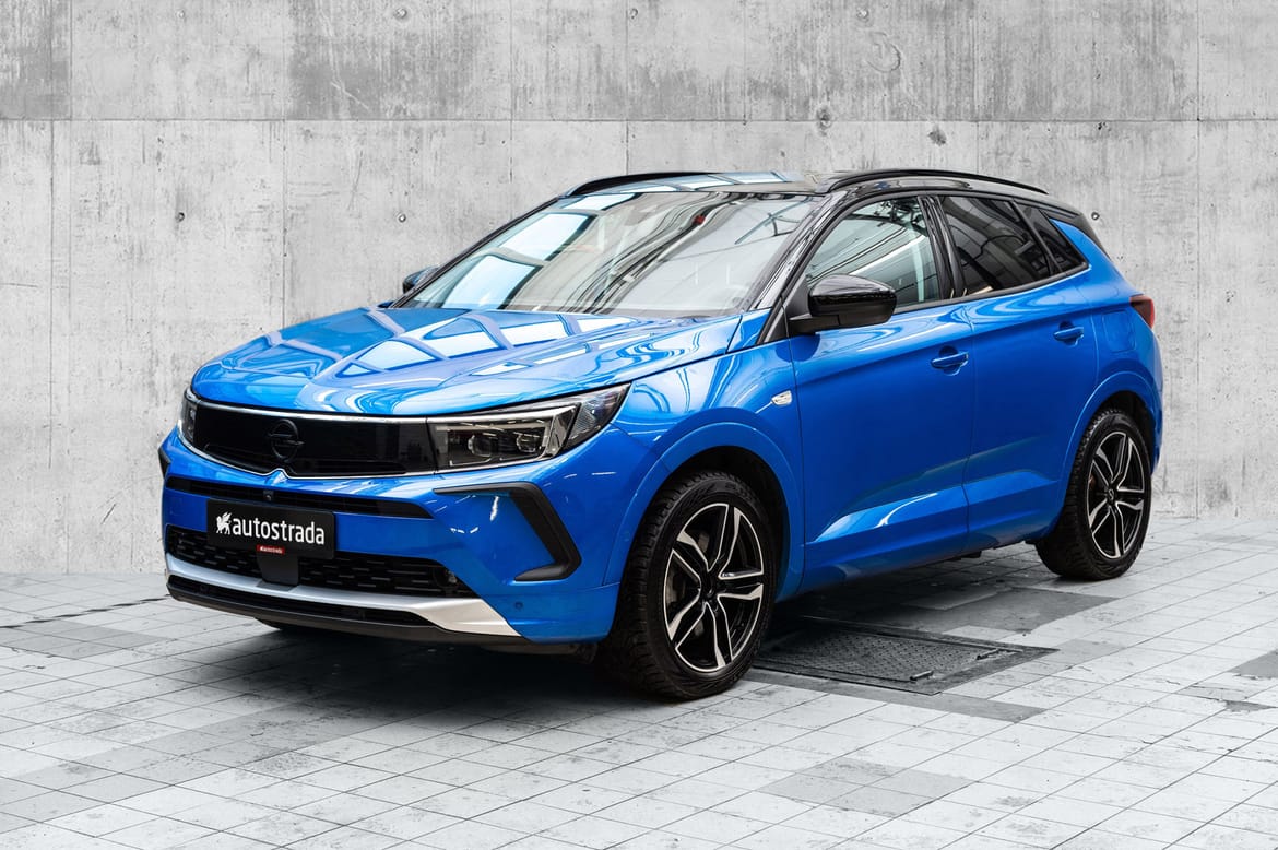 Opel Grandland HYBRID4 300hk Ultimate 64kmt WLTP 2022, 55 999 km, kr 339 000,-