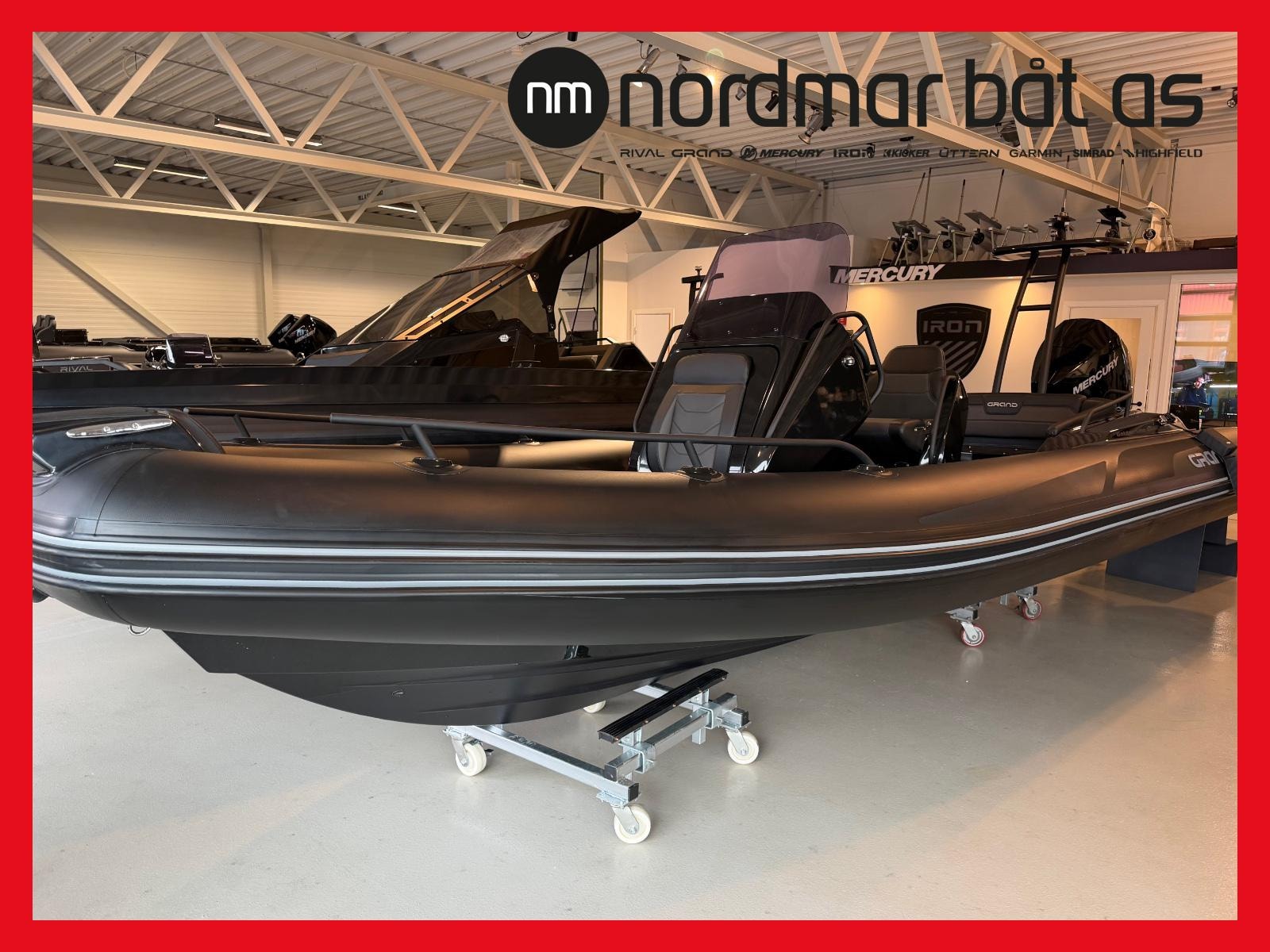 Bilde av 'Grand 680 Ultra Black Edition ( UBE ) - Mercury 200HK V6 - Auto trim og tilt - M'