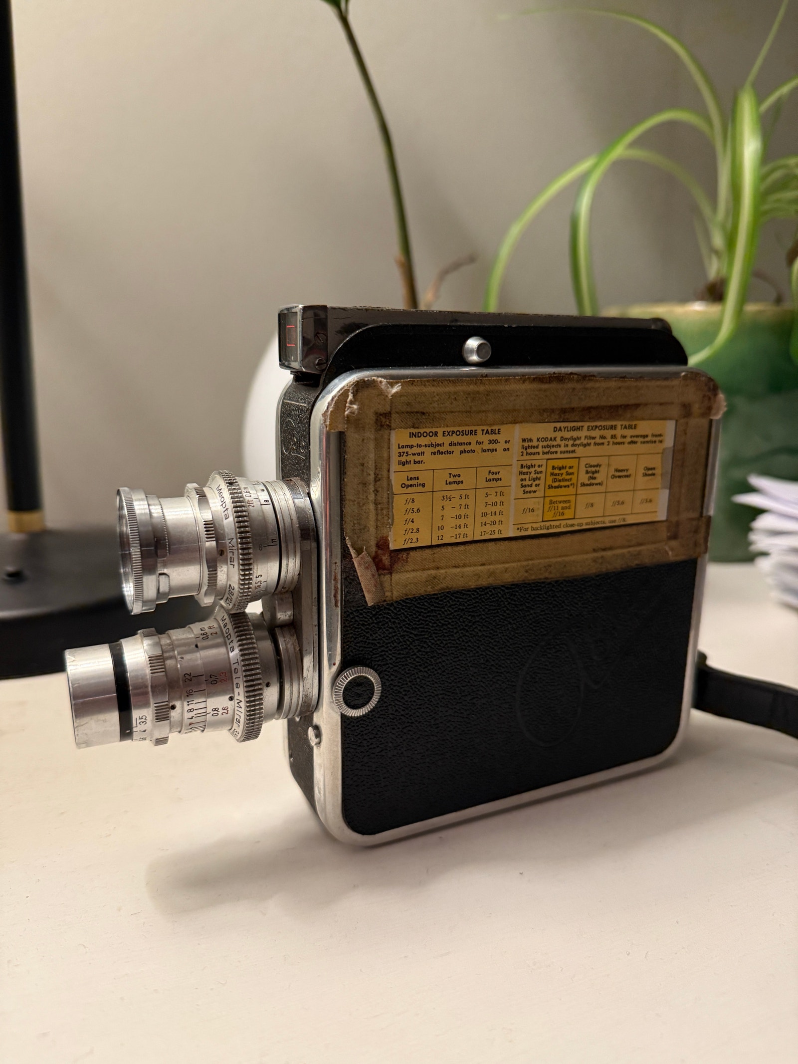 Schöne uralte a8lla Meopta Schmalfilmkamera mit Zubehör