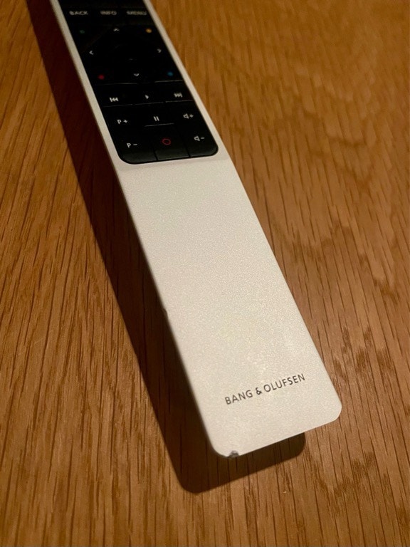 Bang & Olufsen BeoRemote One - Silk farge | FINN-torget
