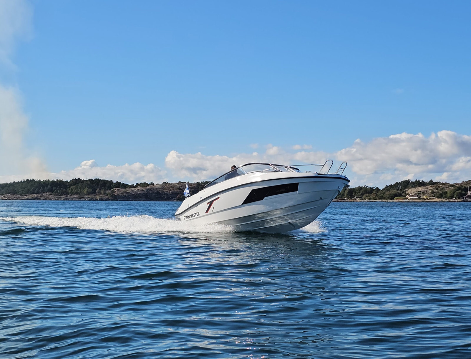 Bilde av 'FINNMASTER T7 OVERLIGGER SELGES TIL GUNSTIG PRIS.'