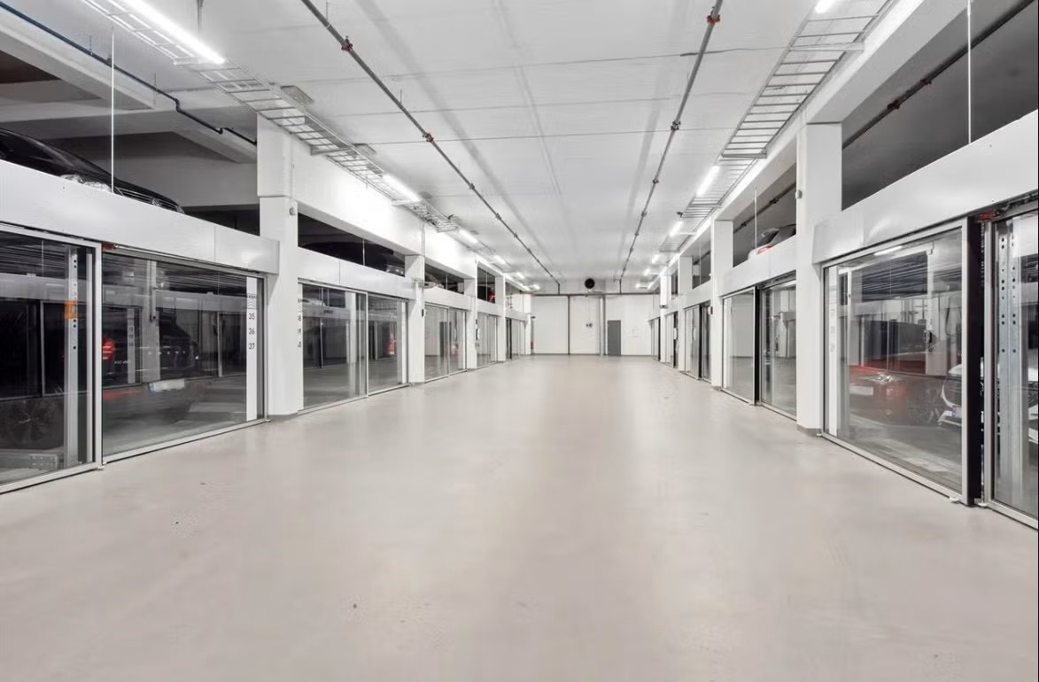 Privat Ullern - Garasjeplass til salgs SILURVEIEN 8 A, Oslo 13 m² 450 000 kr Totalpris: 461 795 kr ∙ Fellesutg