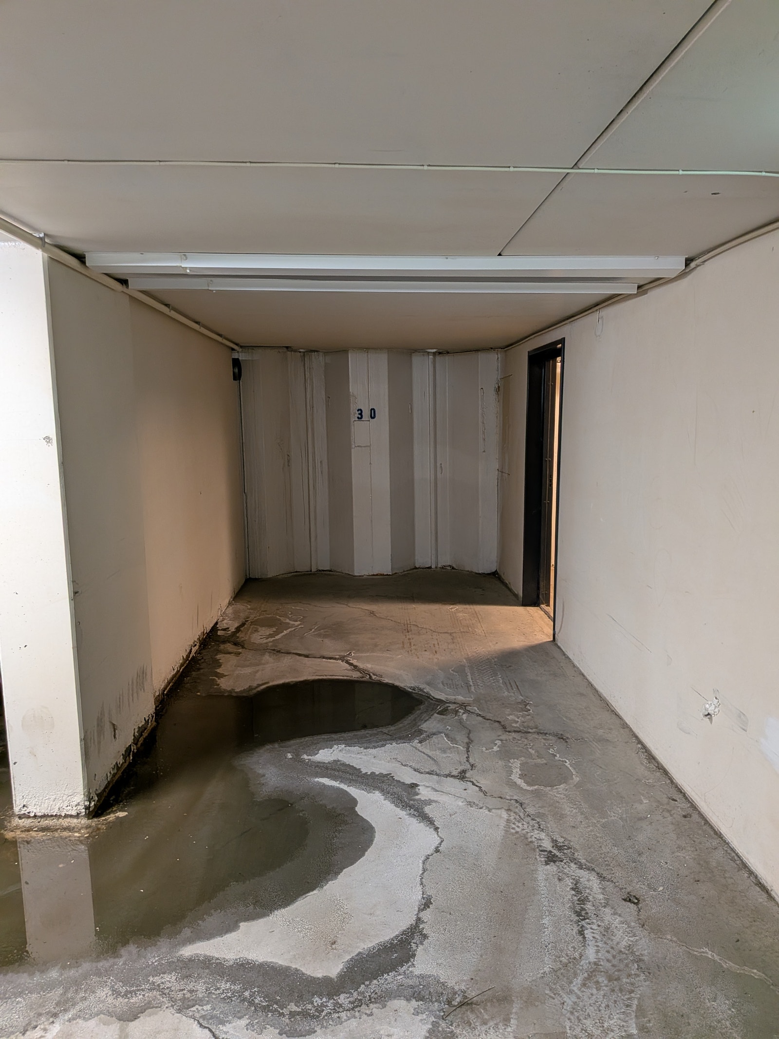 Privat Innendørs garasjeplass til salgs - Mulighet for el-billader VØYENSVINGEN 7, Oslo 13 m² 260 000 kr Totalpris: 270 000 kr ∙ Fellesutg