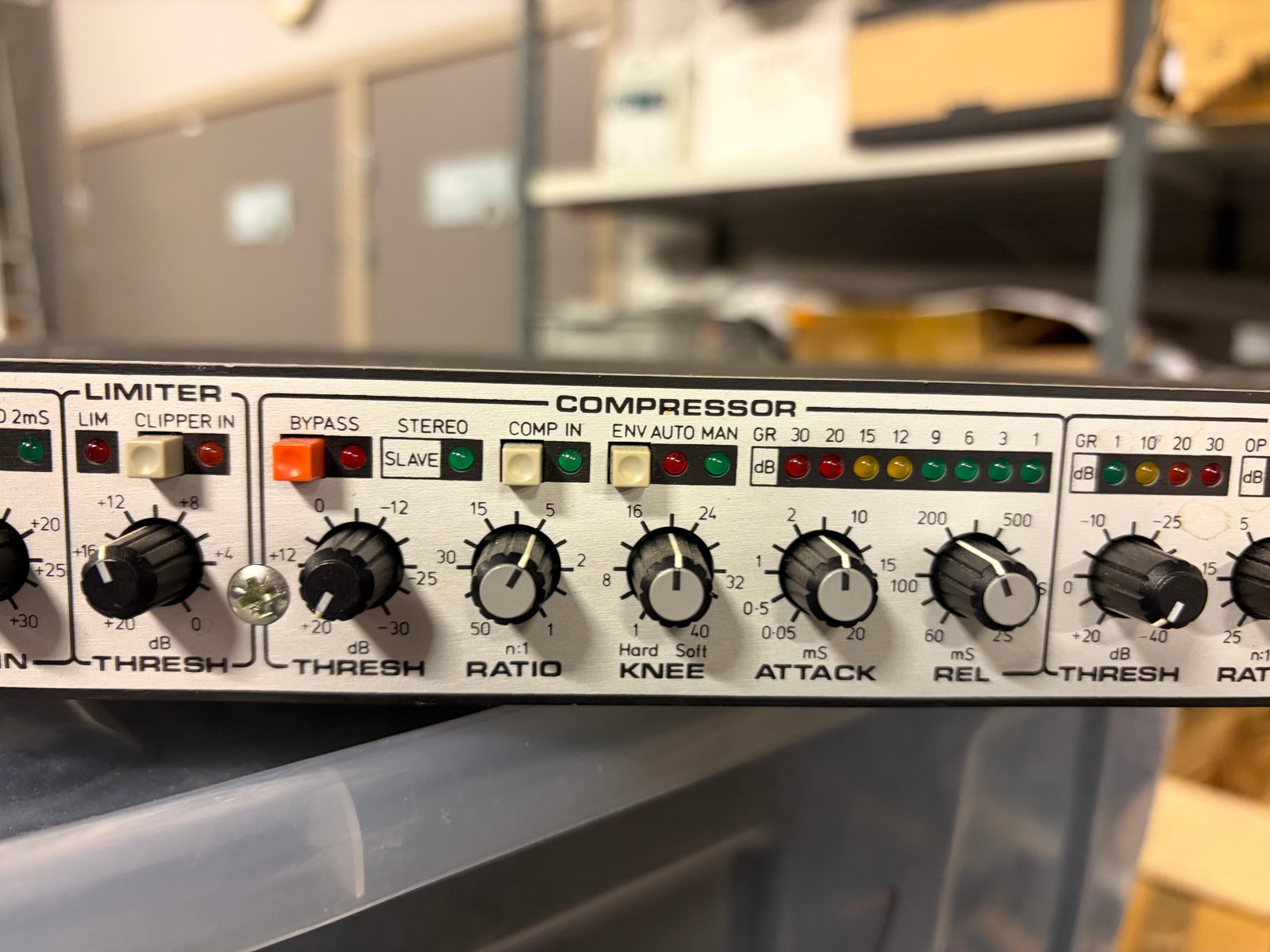 Klark Teknik DN500 - Dual Compressor/Limiter/Expander | FINN-torget