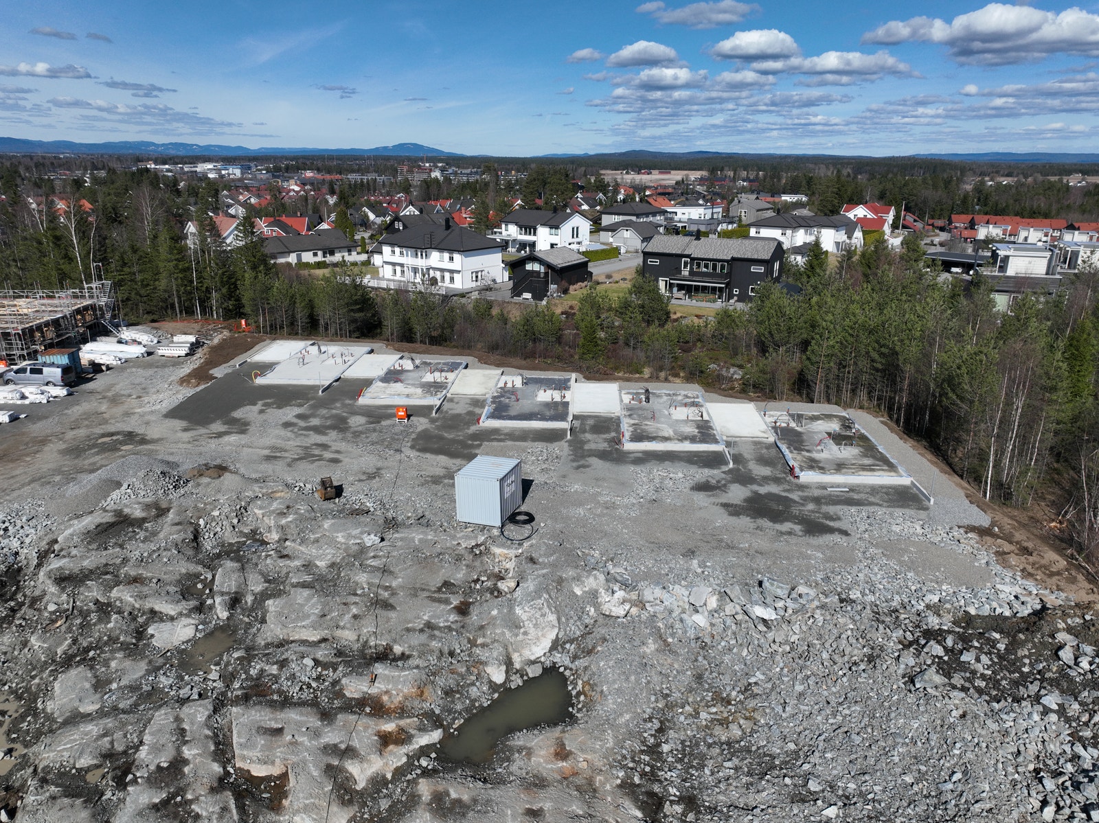 Dronefoto tatt april 2026