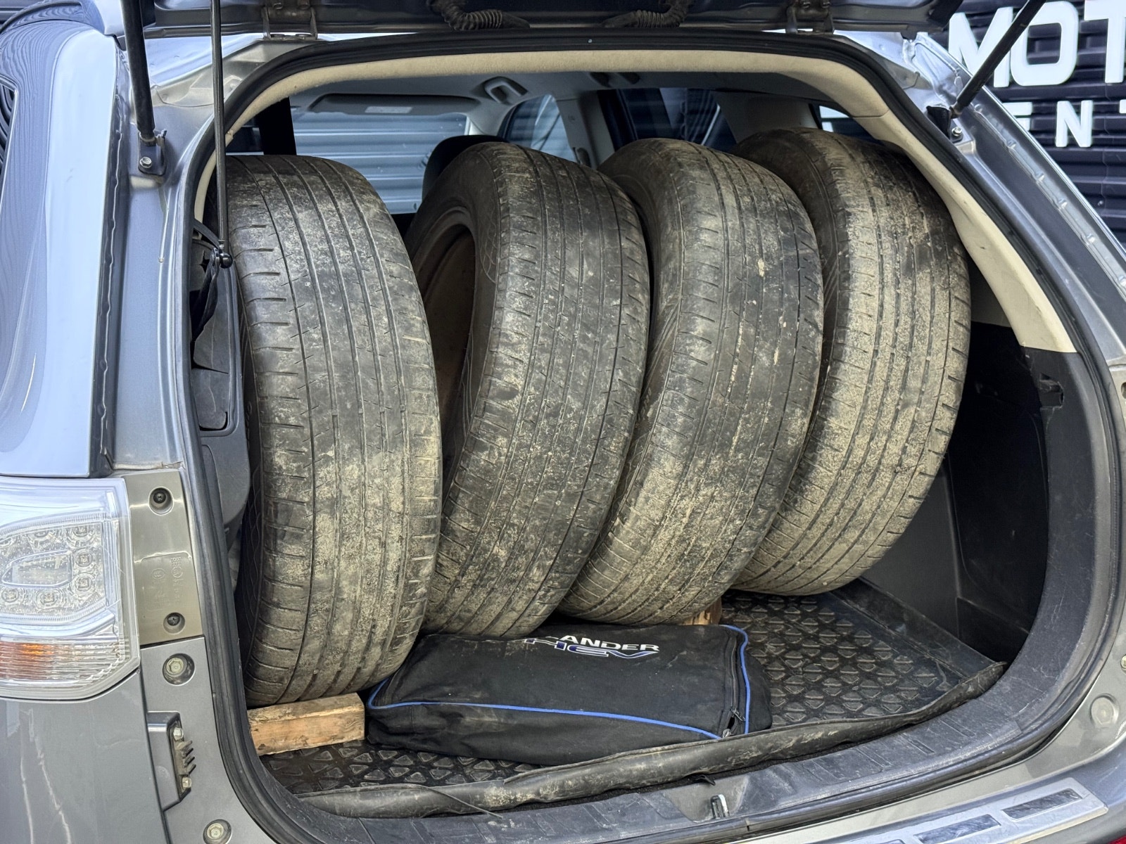 Hovedbilde av Mitsubishi Outlander