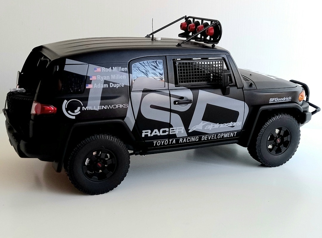 1:18 Autoart Toyota FJ Cruiser | FINN-torget