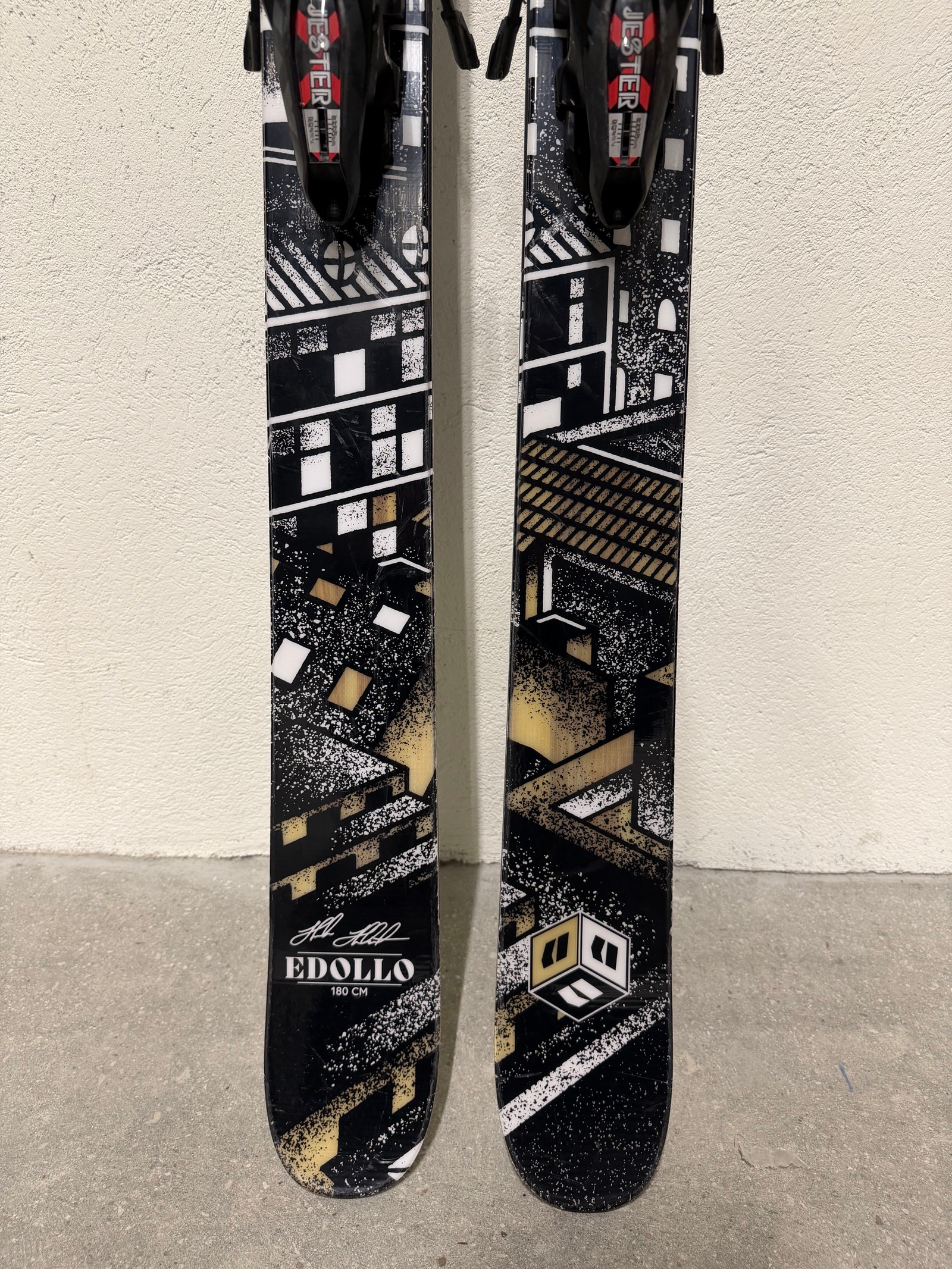 Armada Edollo twintip ski med Marker Jester 16 | FINN-torget