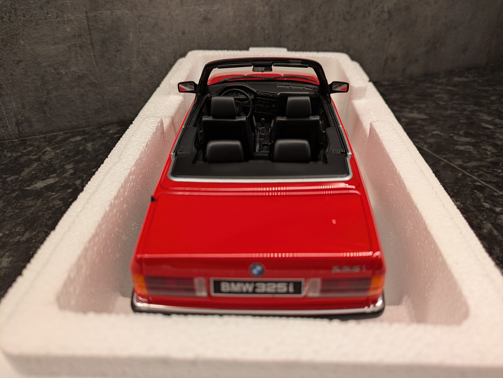 Modèle Réduit BMW 325i Cabriolet 1986 Rouge 1/18 - Ottomobile OT1194 - Neuf