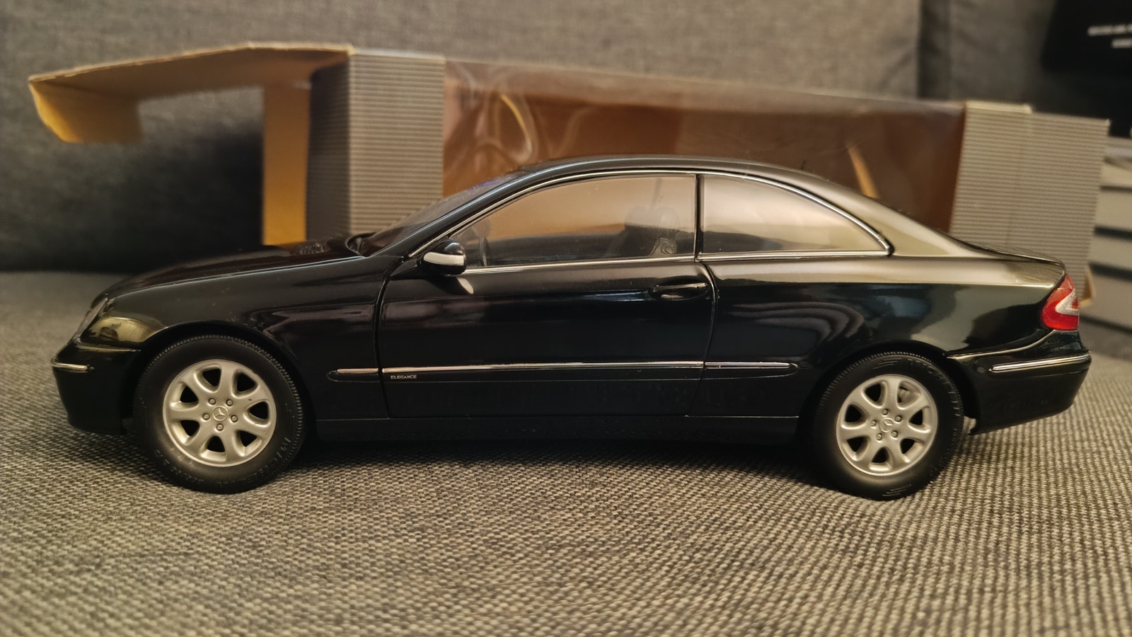 Kyosho (Dealer edition) Mercedes-Benz CLK-class Coupe C209 1:18