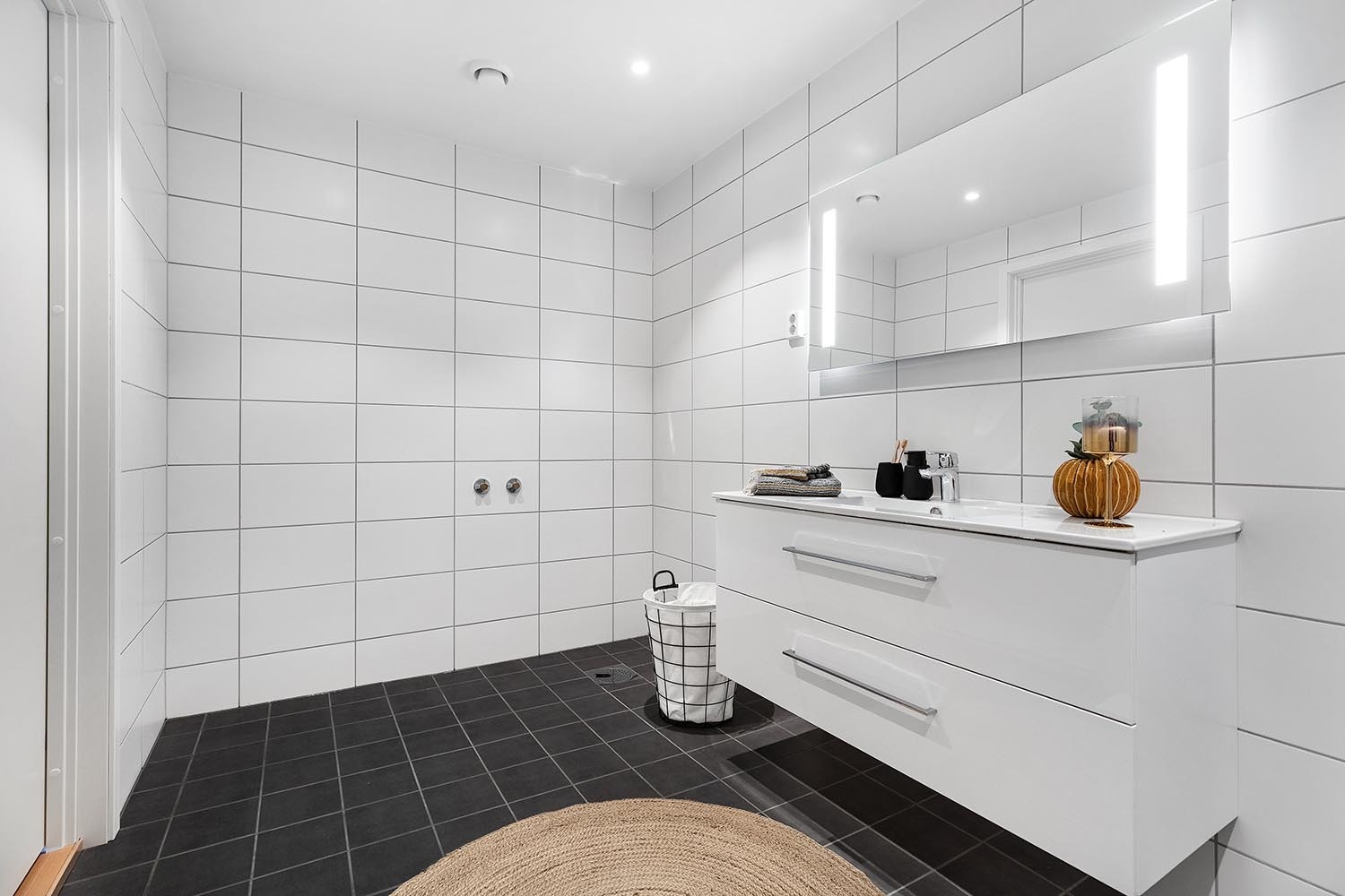 Flislagt mad med plass til badekar