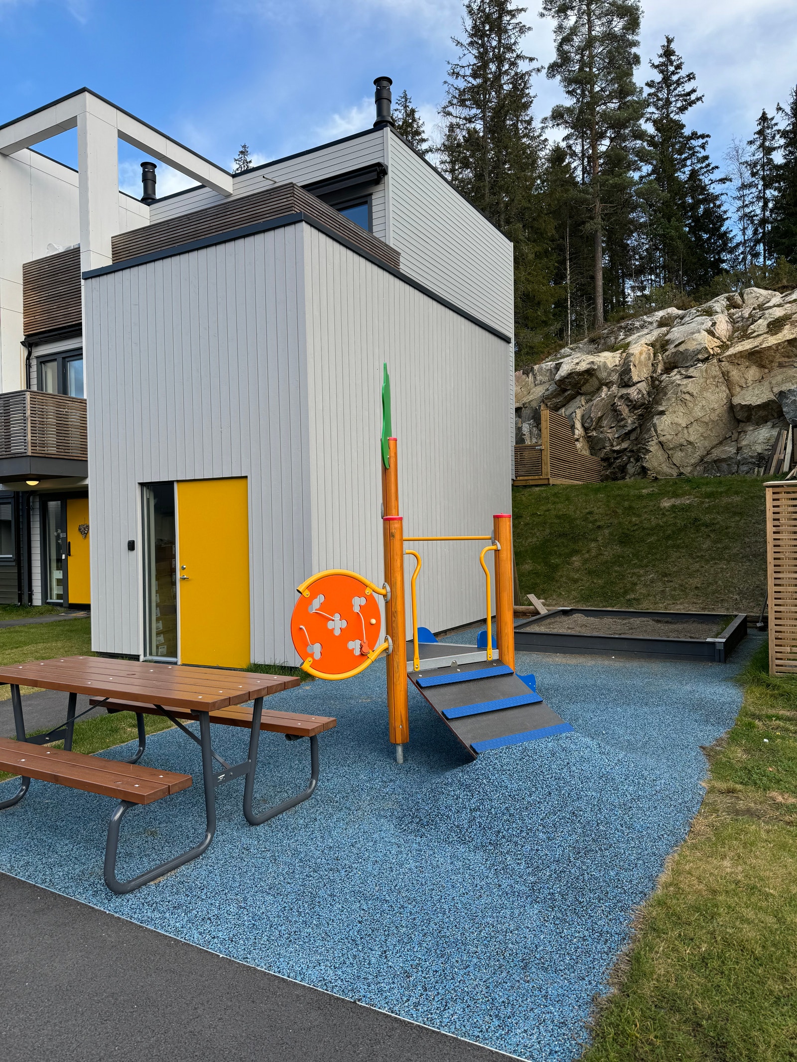 Lekeplass på bilfritt tun