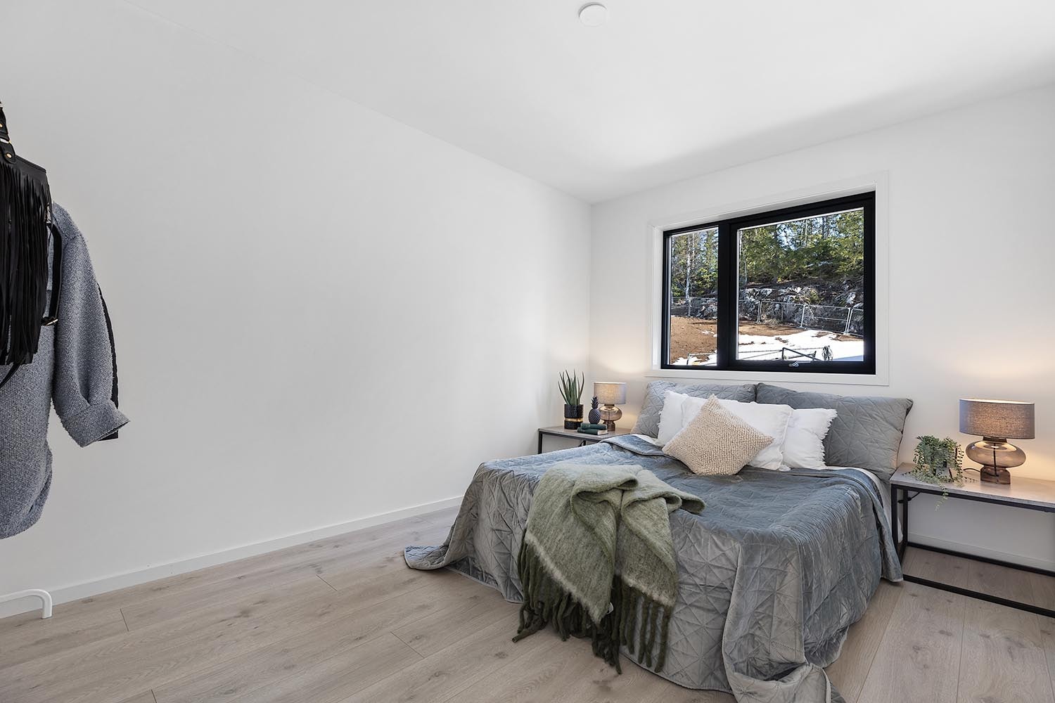 Soverom 1 i hovedplan - kan også benyttes som hovedsoverom med eget bad