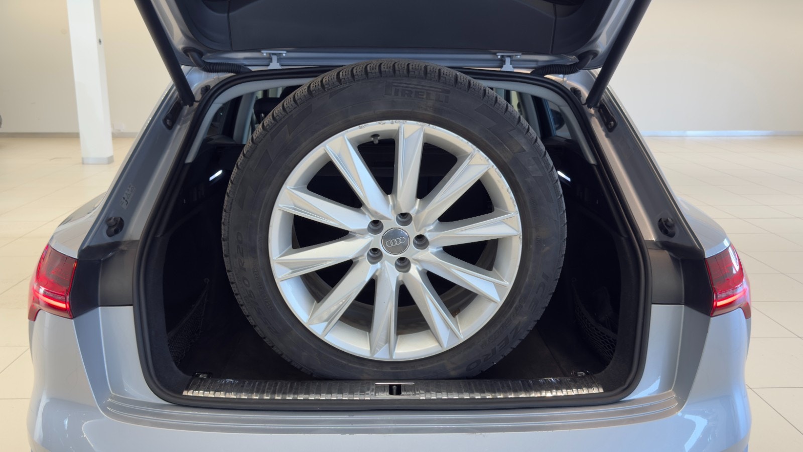 Hovedbilde av Audi e-tron