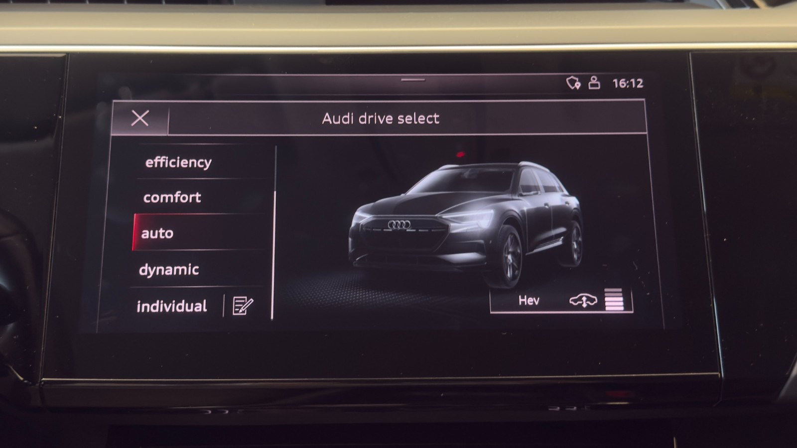 Hovedbilde av Audi e-tron