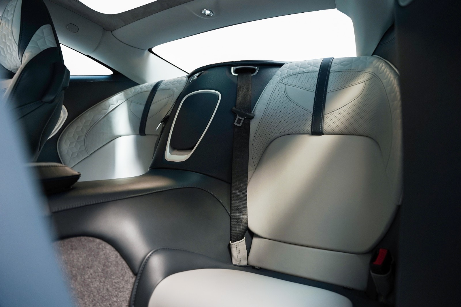 Hovedbilde av Aston Martin DBS Superleggera